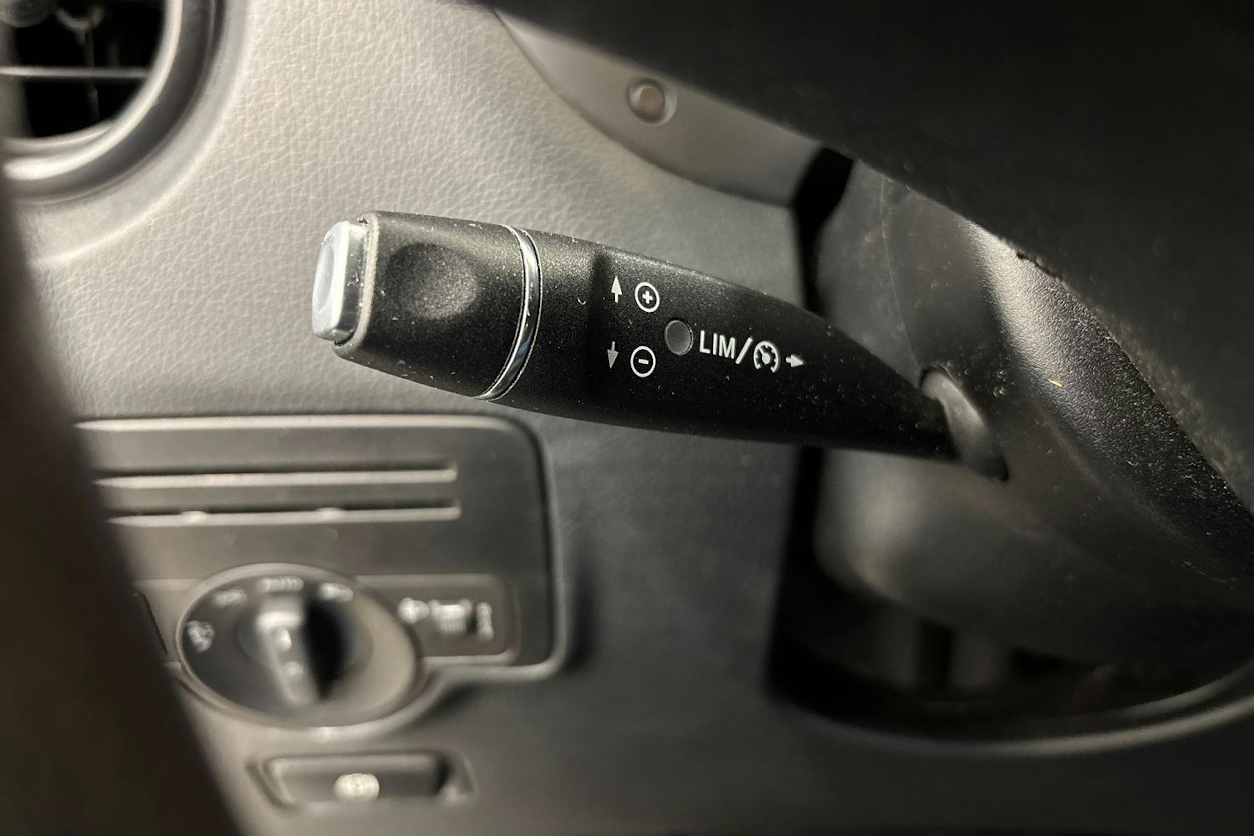 Harmaa Mercedes-Benz Vito 2015 kuva 19.