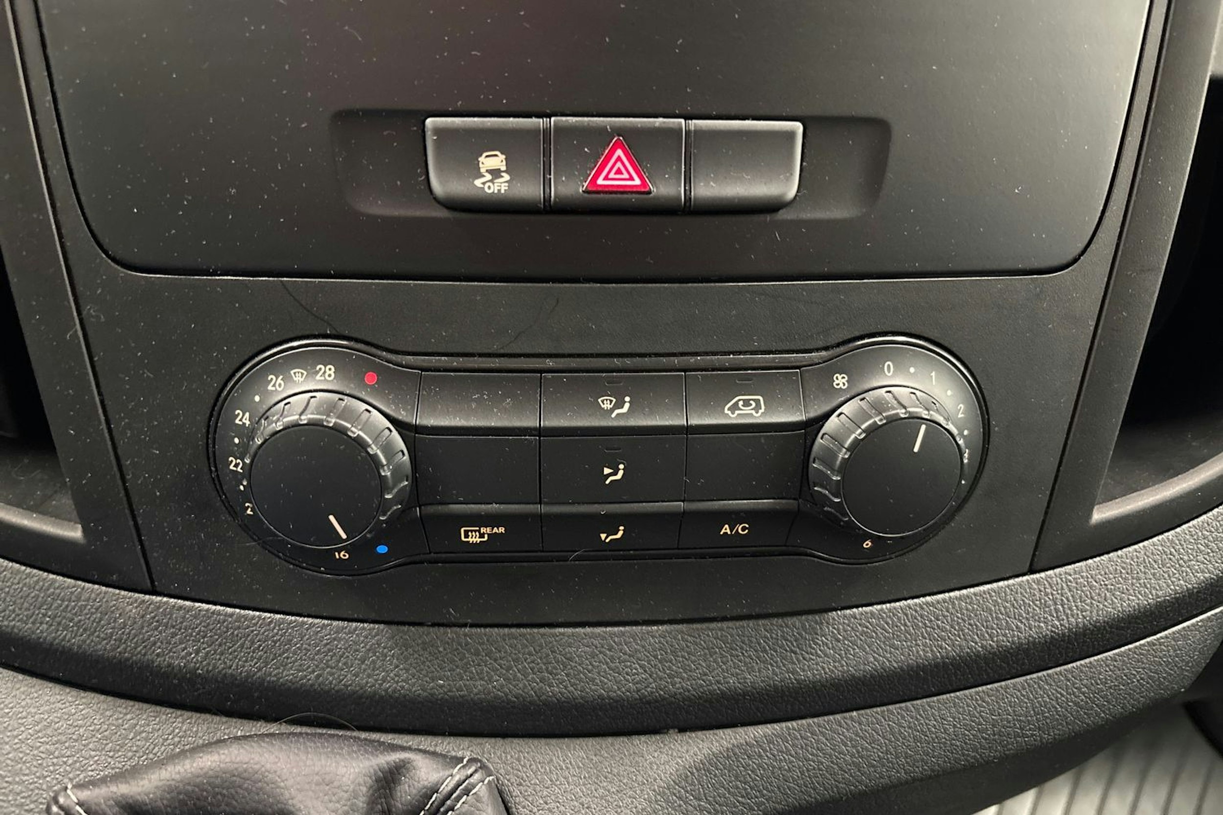 Harmaa Mercedes-Benz Vito 2015 kuva 22.