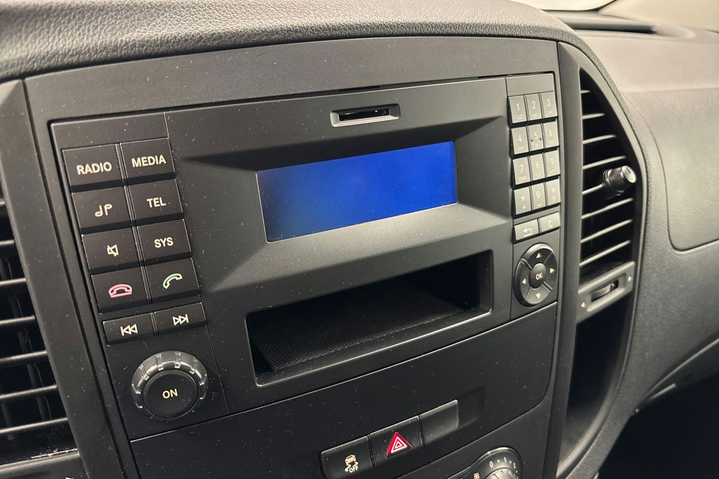 Harmaa Mercedes-Benz Vito 2015 kuva 23.