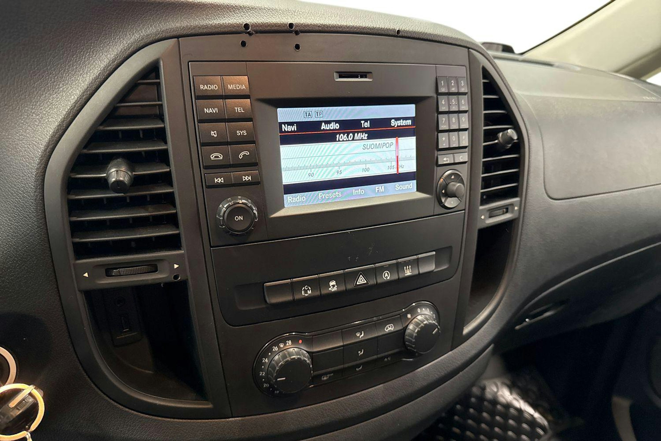 keltainen Mercedes-Benz Vito 2015 kuva 9.