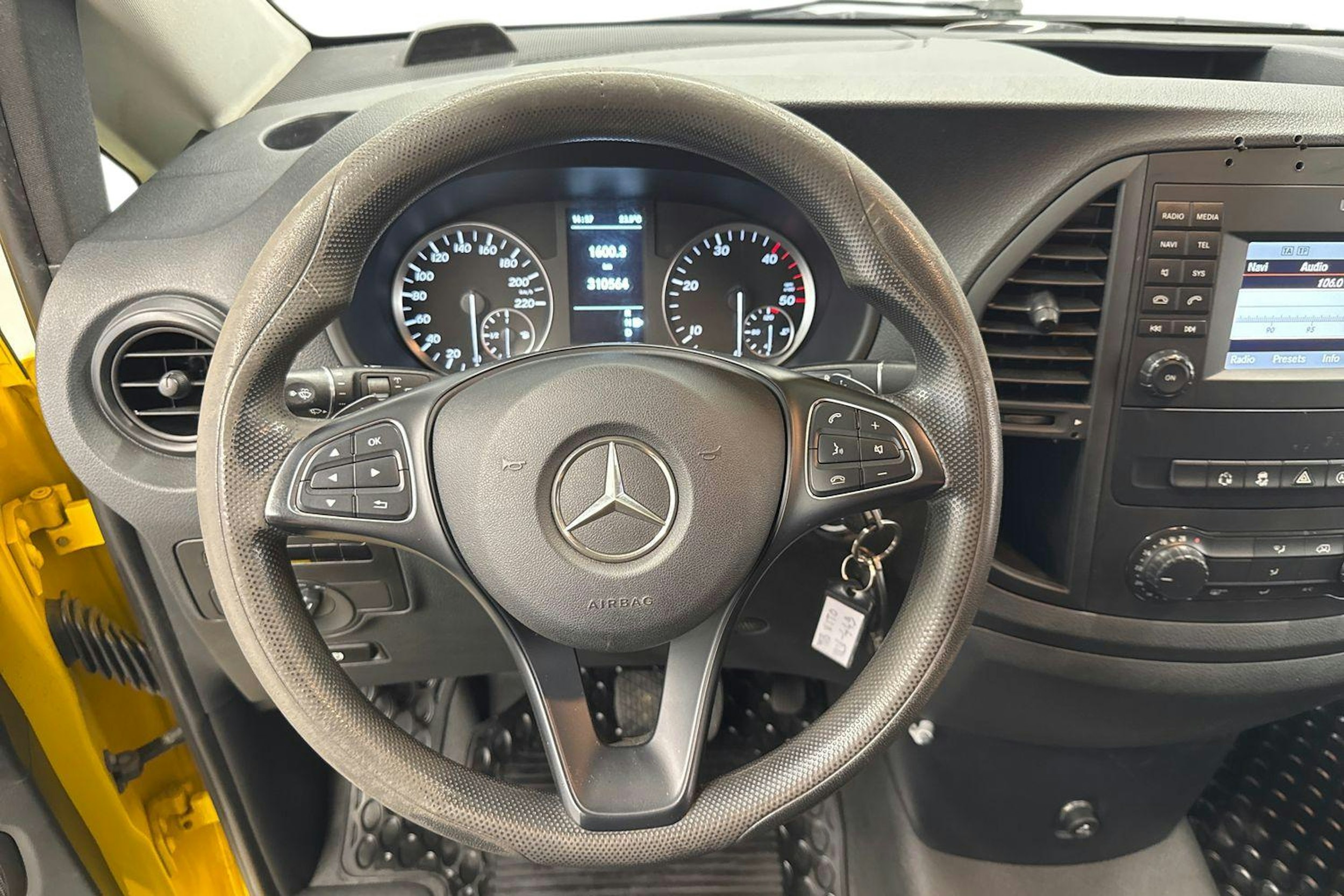 keltainen Mercedes-Benz Vito 2015 kuva 11.