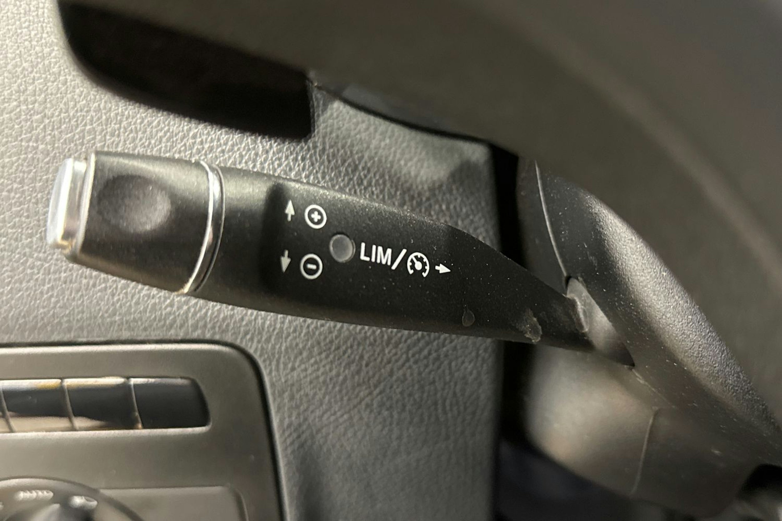 keltainen Mercedes-Benz Vito 2015 kuva 14.