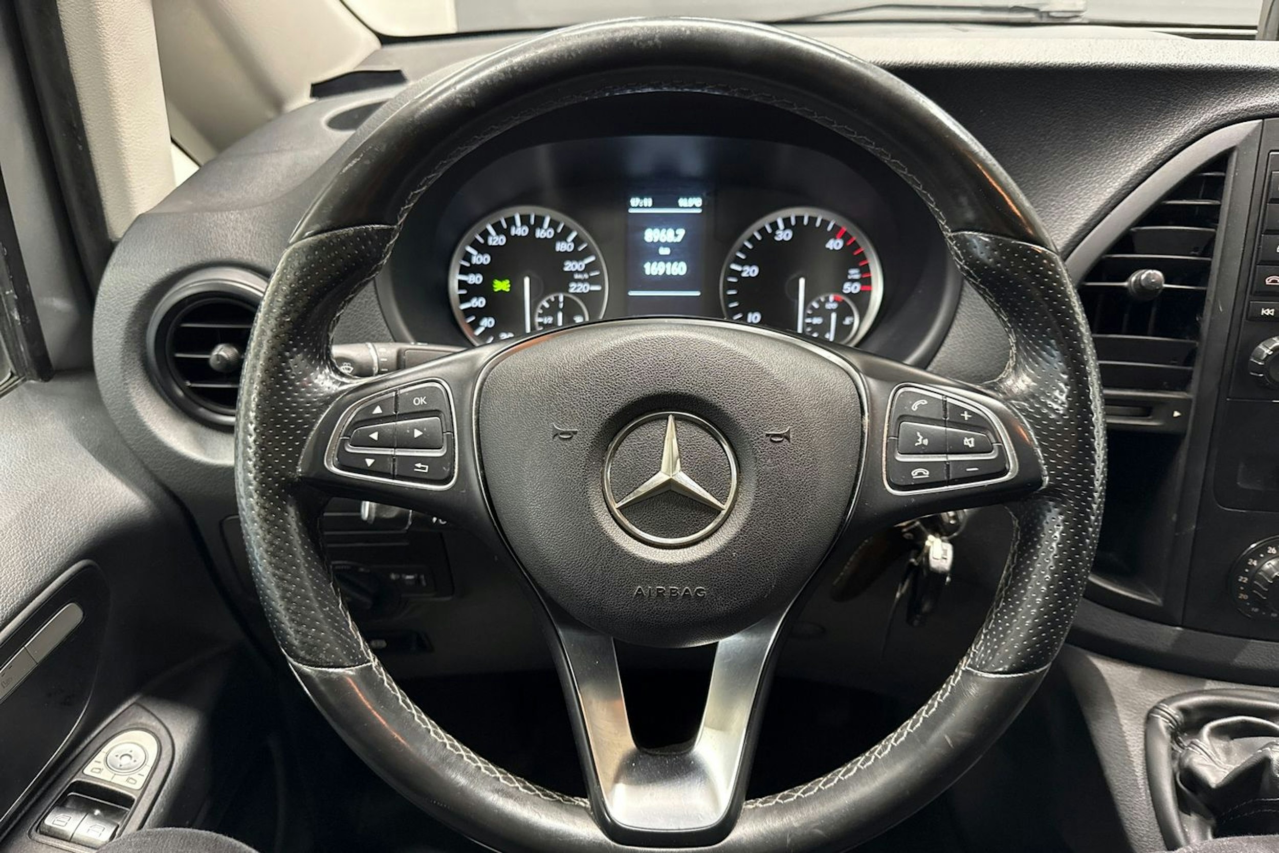 Harmaa Mercedes-Benz VITO 2015 kuva 17.