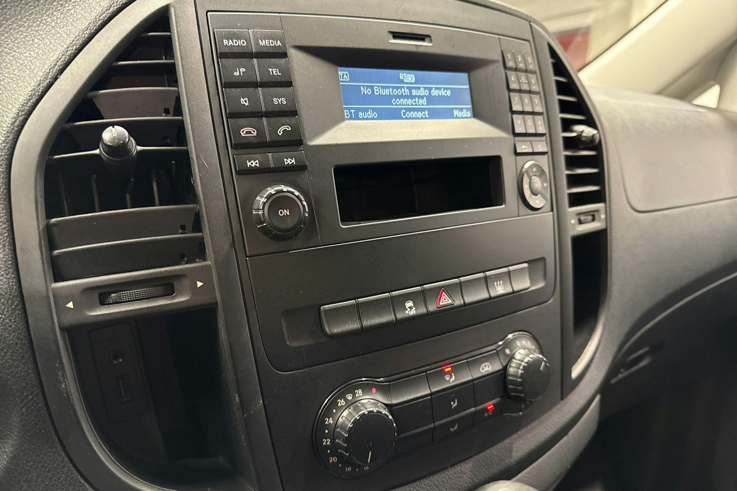 Harmaa Mercedes-Benz VITO 2015 kuva 25.
