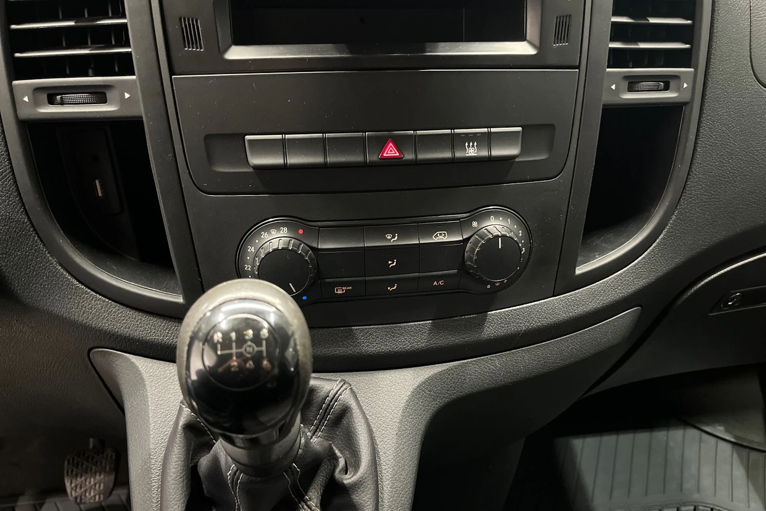 valkoinen Mercedes-Benz Vito 2015 kuva 20.