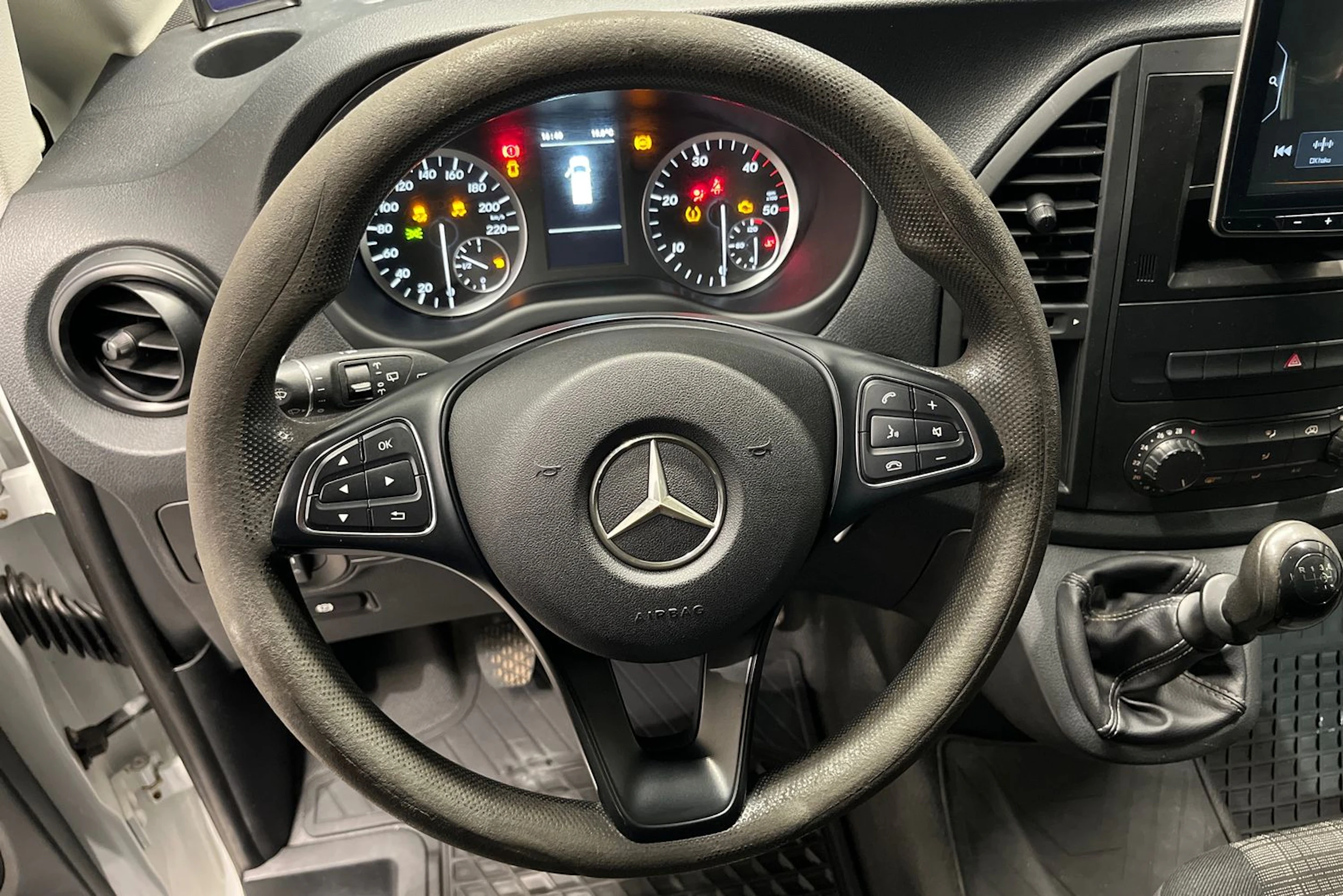 valkoinen Mercedes-Benz Vito 2015 kuva 23.