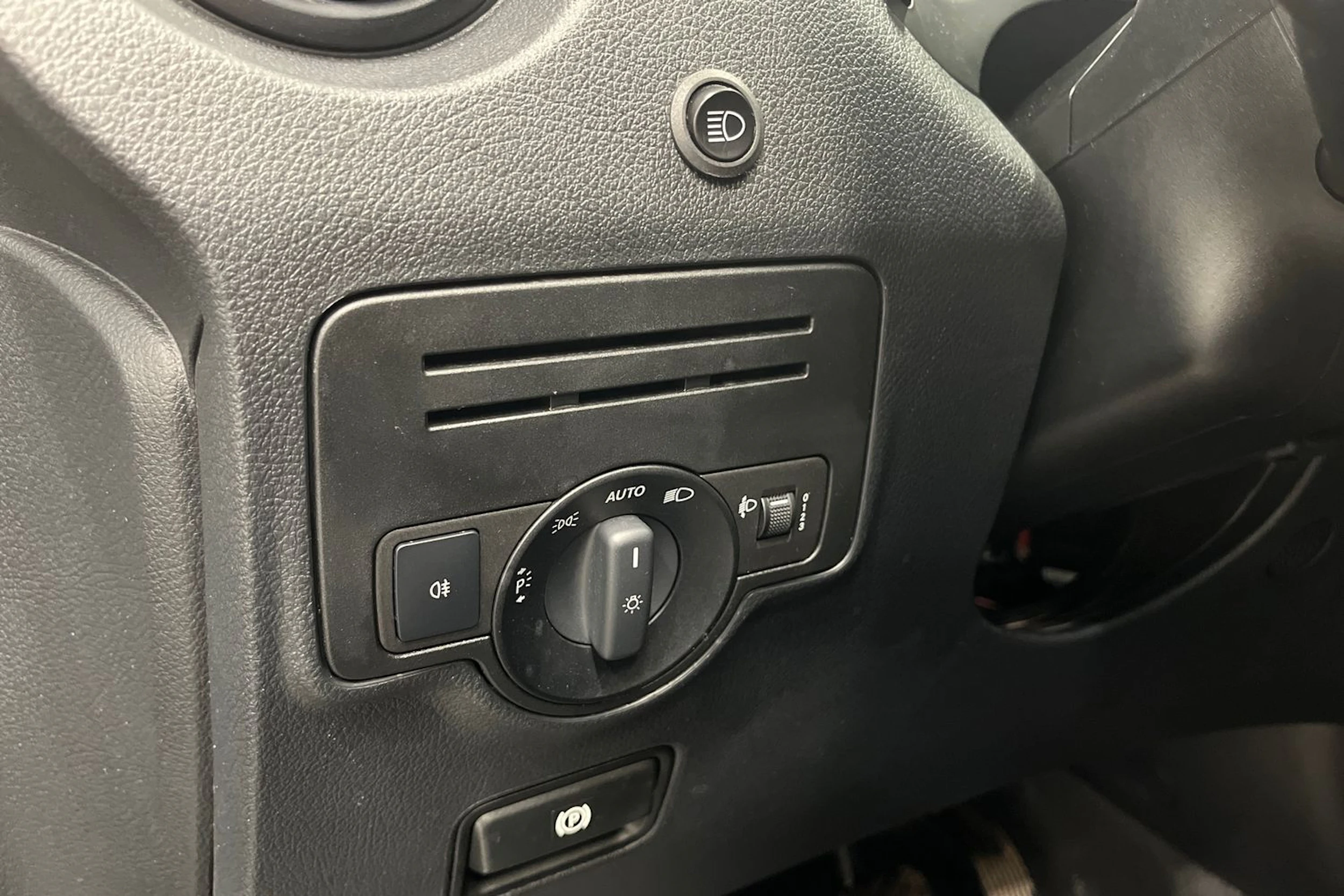 valkoinen Mercedes-Benz Vito 2015 kuva 24.