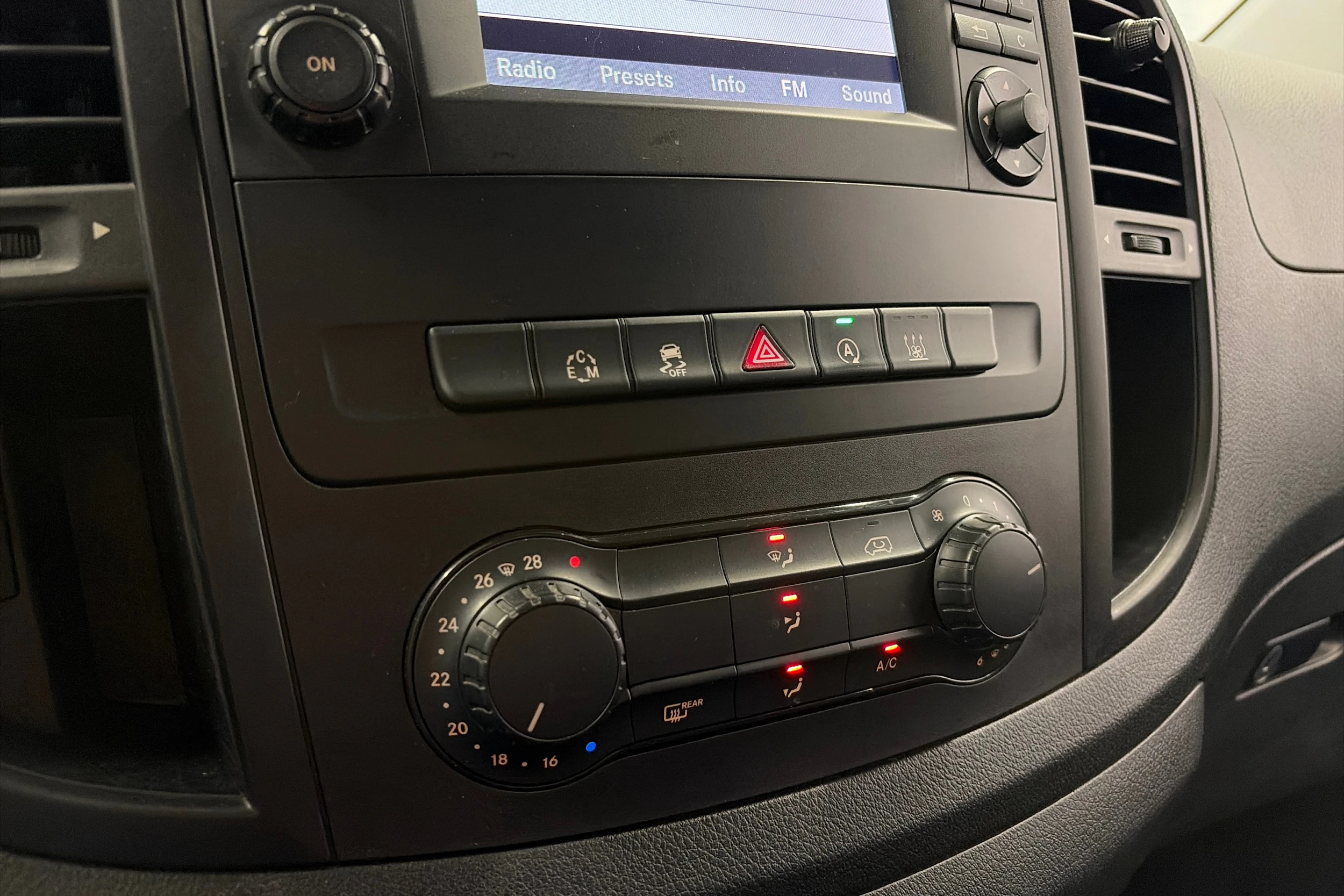 Harmaa Mercedes-Benz VITO 2015 kuva 14.