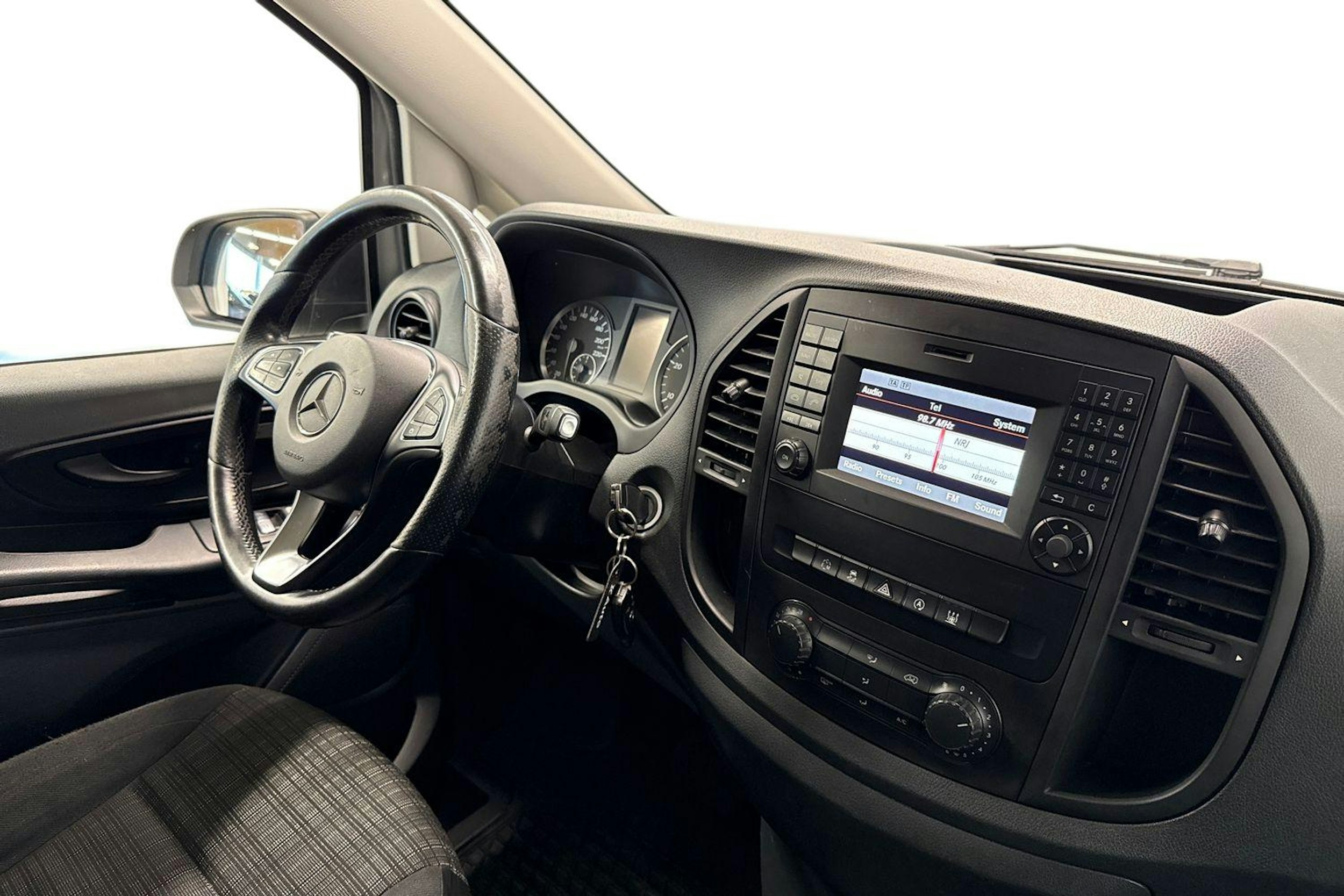 harmaa Mercedes-Benz Vito 2015 kuva 10.