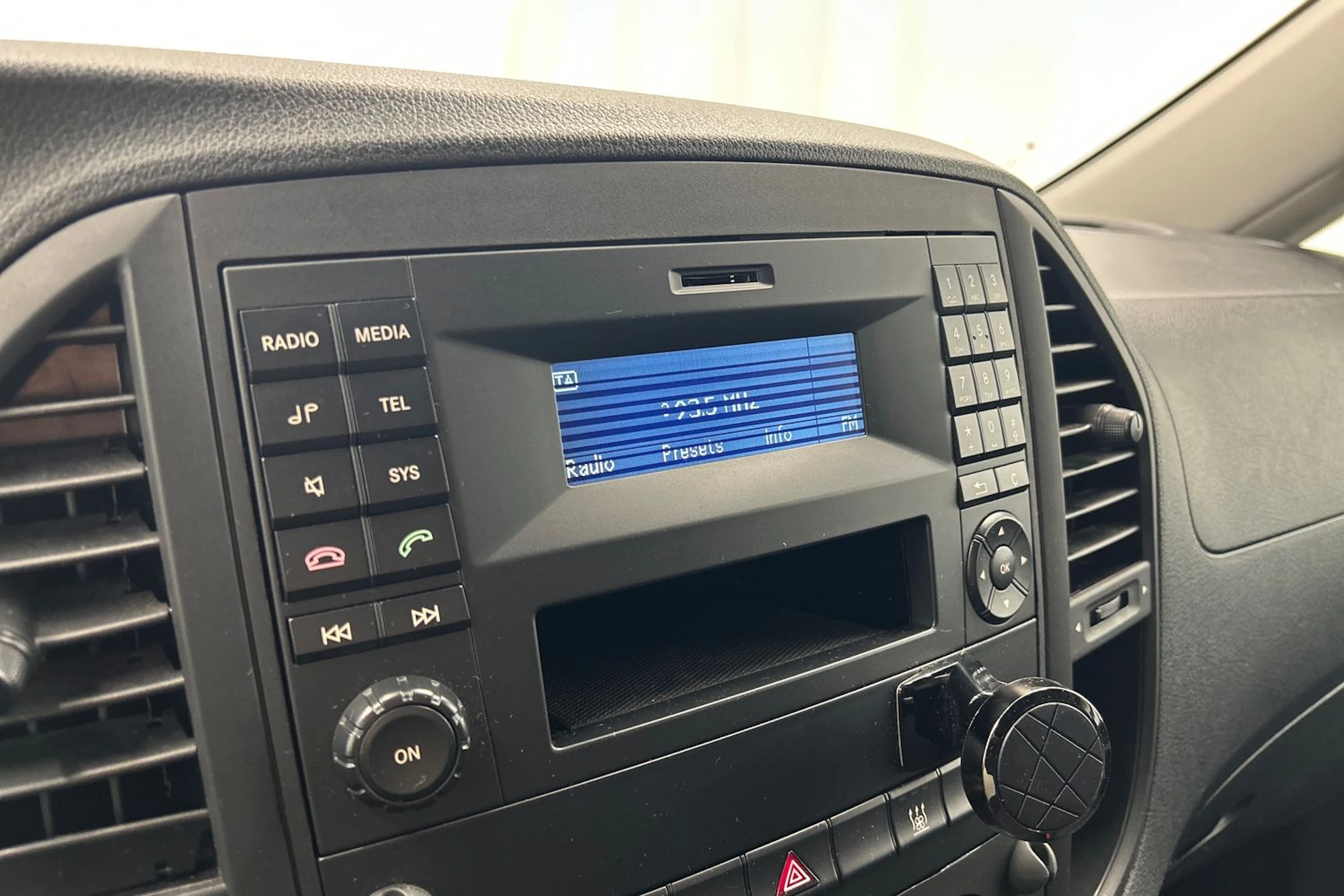 valkoinen Mercedes-Benz Vito 2015 kuva 14.