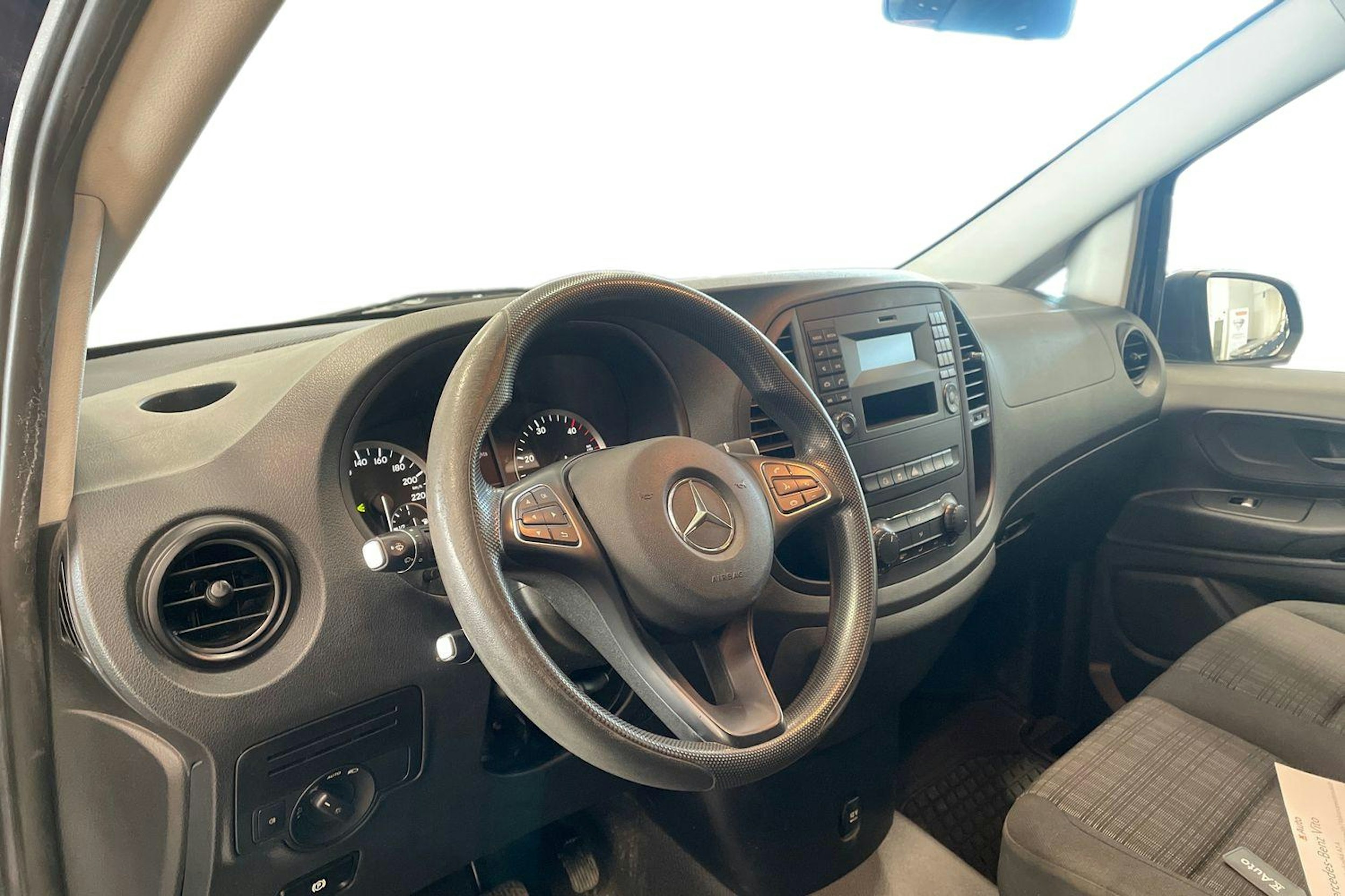 sininen Mercedes-Benz Vito 2015 kuva 7.