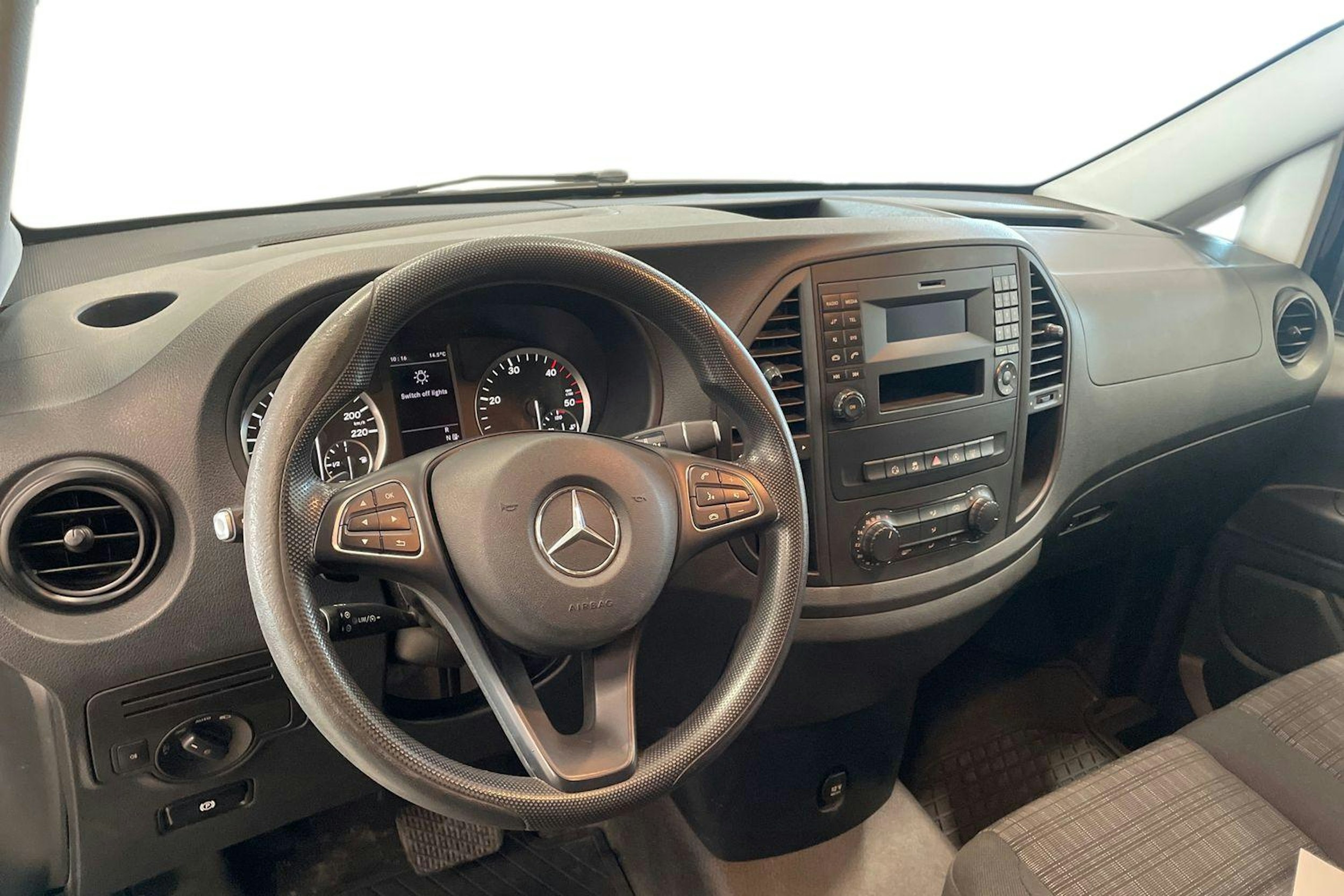 sininen Mercedes-Benz Vito 2015 kuva 9.
