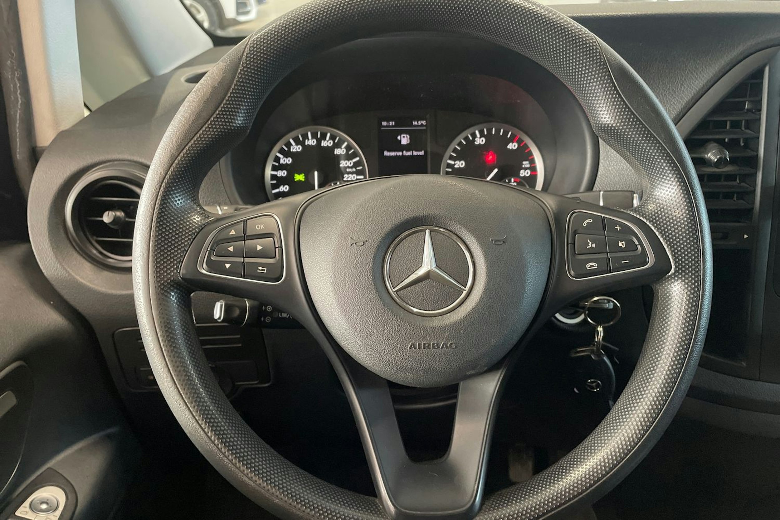 sininen Mercedes-Benz Vito 2015 kuva 16.