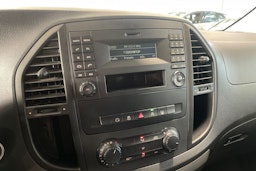 sininen Mercedes-Benz Vito 2015 kuva 22.