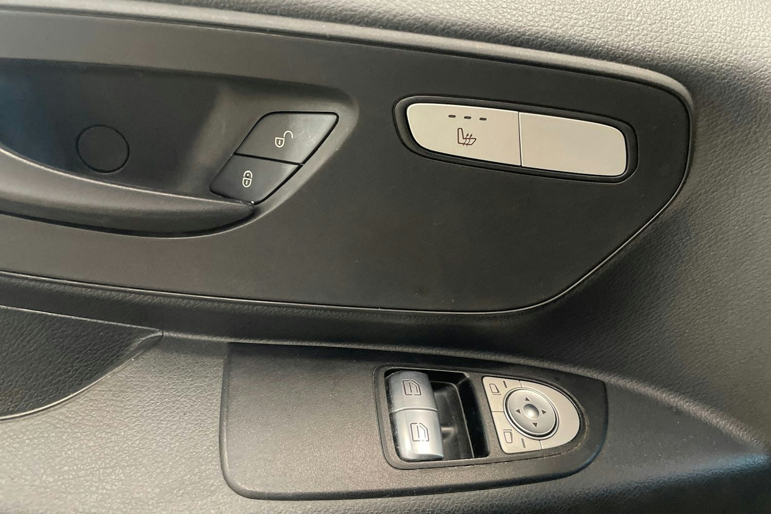 sininen Mercedes-Benz Vito 2015 kuva 24.