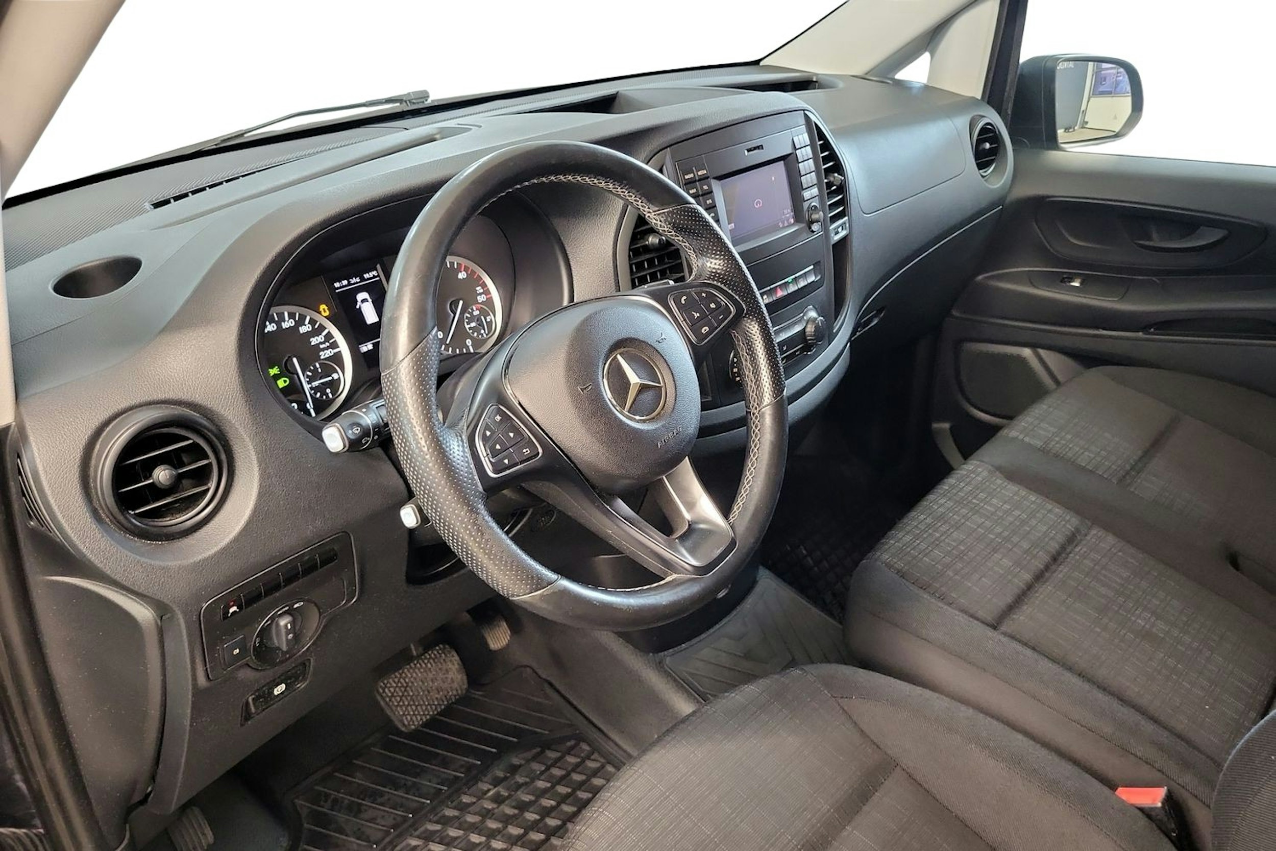 harmaa Mercedes-Benz Vito 2015 kuva 7.