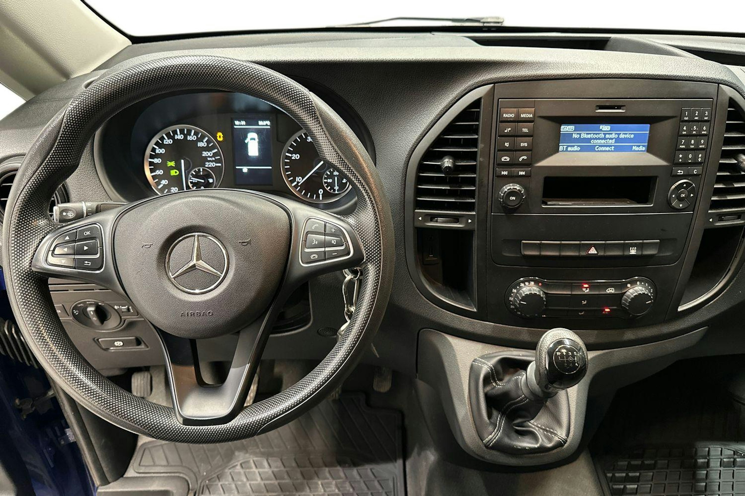 sininen Mercedes-Benz Vito 2015 kuva 7.