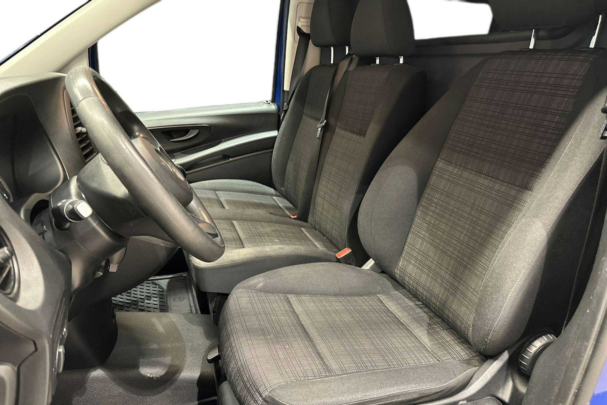 sininen Mercedes-Benz Vito 2015 kuva 8.