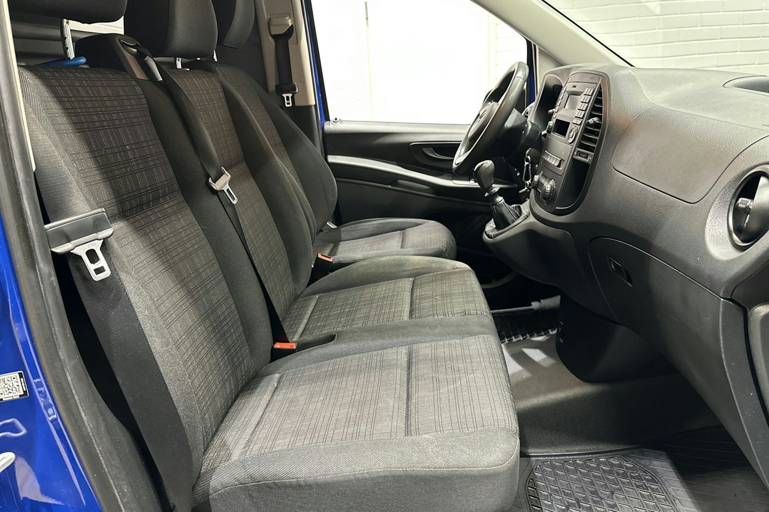 sininen Mercedes-Benz Vito 2015 kuva 18.