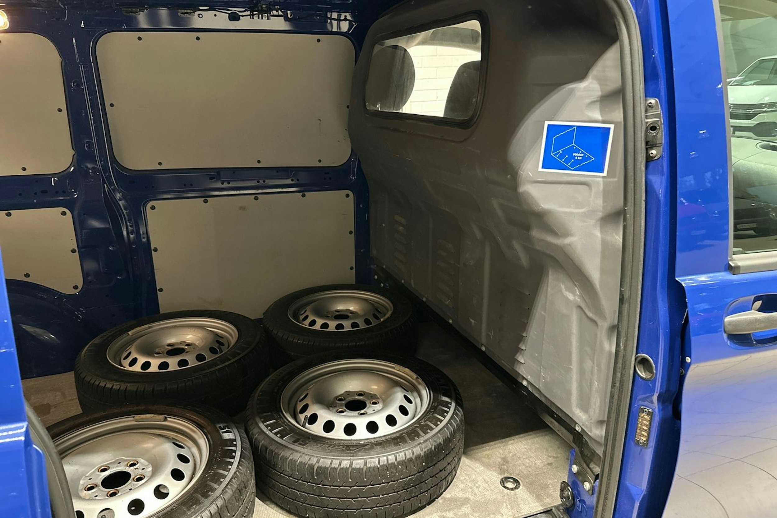 sininen Mercedes-Benz Vito 2015 kuva 20.