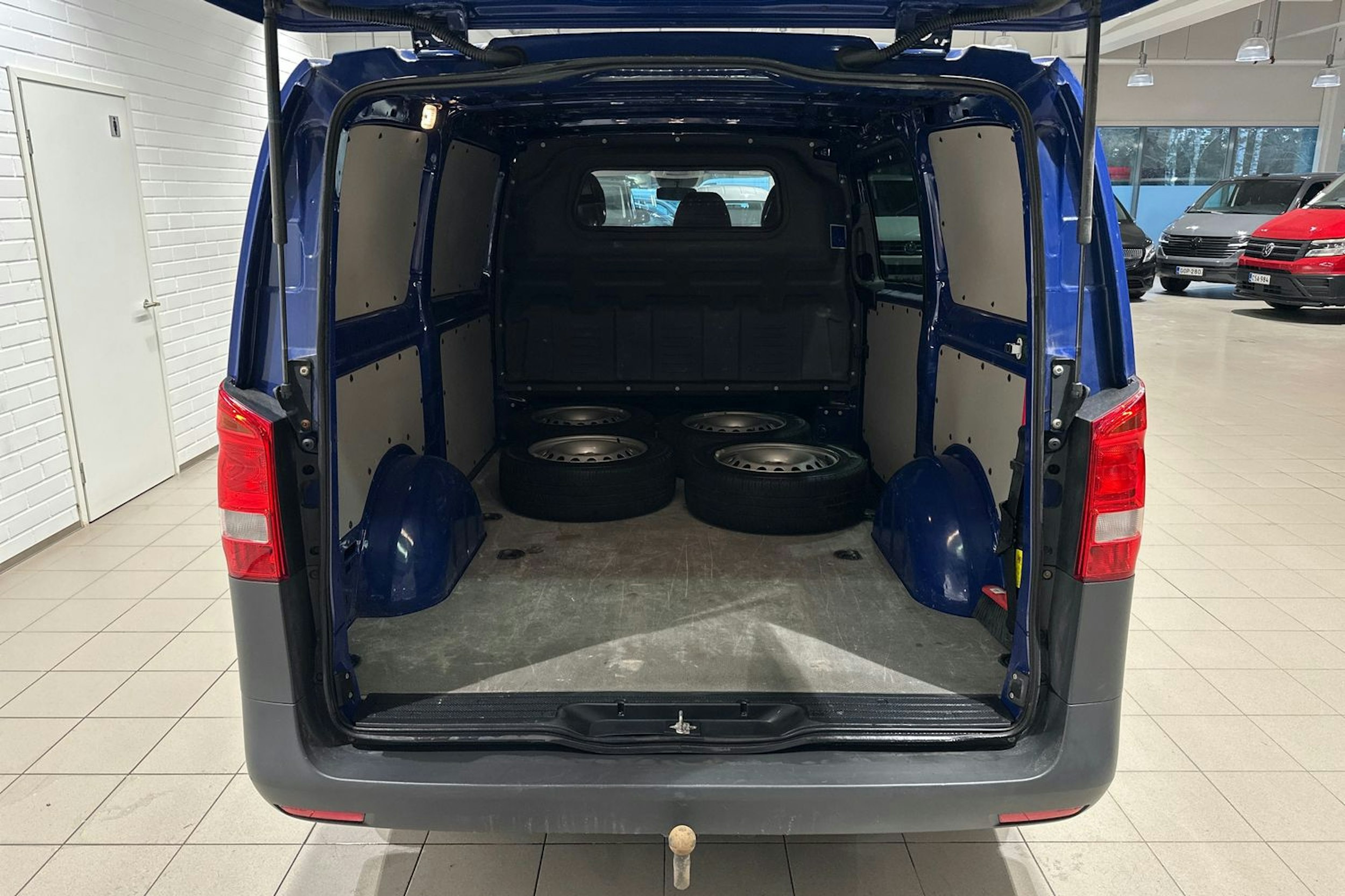 sininen Mercedes-Benz Vito 2015 kuva 22.