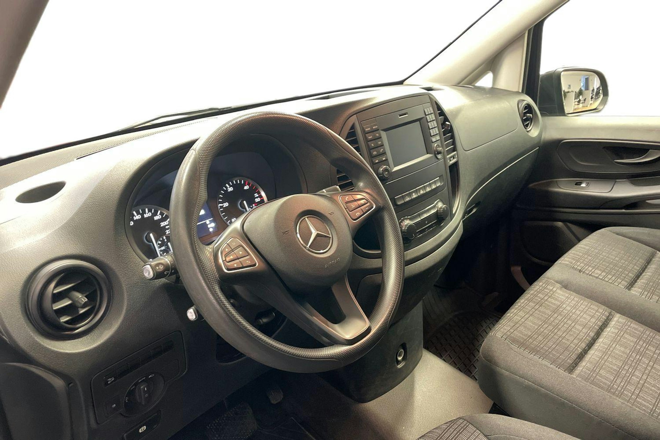 musta Mercedes-Benz Vito 2016 kuva 8.