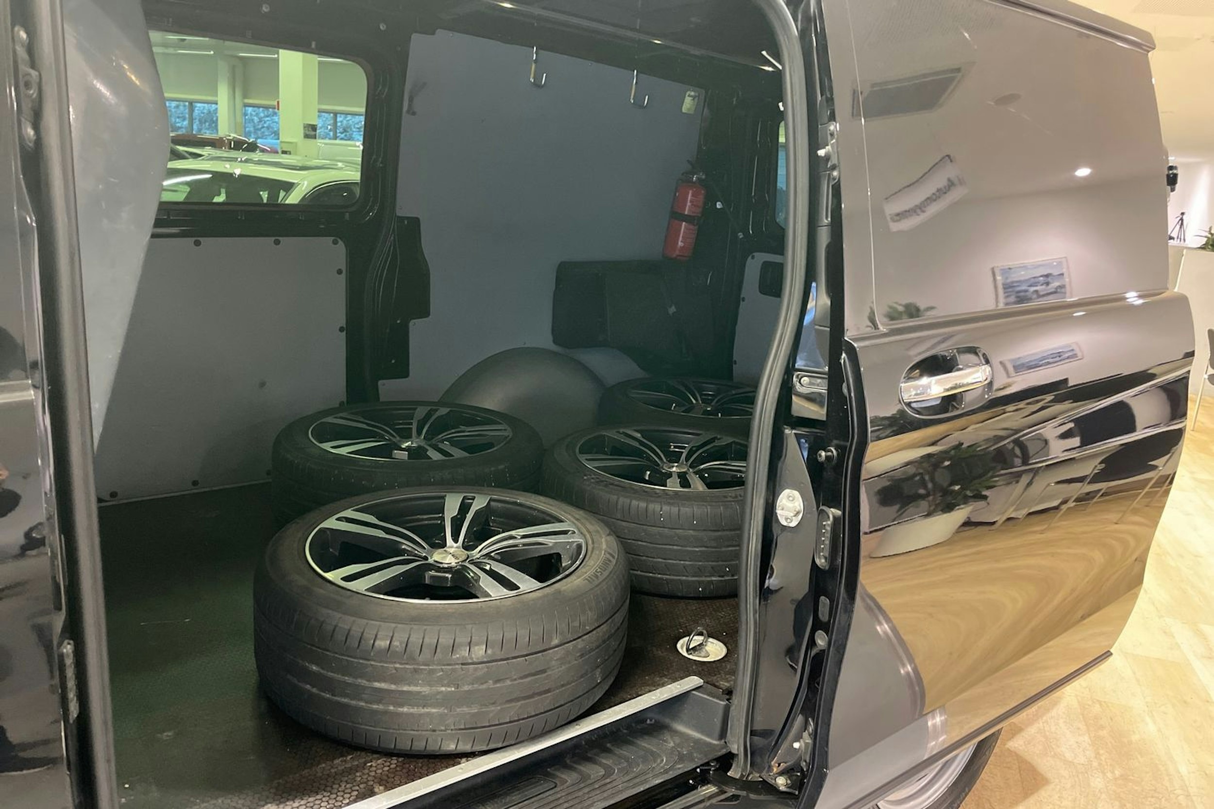 musta Mercedes-Benz Vito 2016 kuva 18.