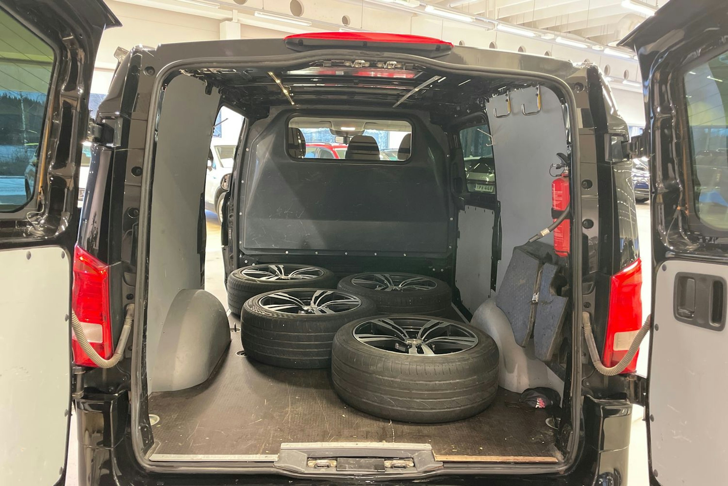 musta Mercedes-Benz Vito 2016 kuva 19.