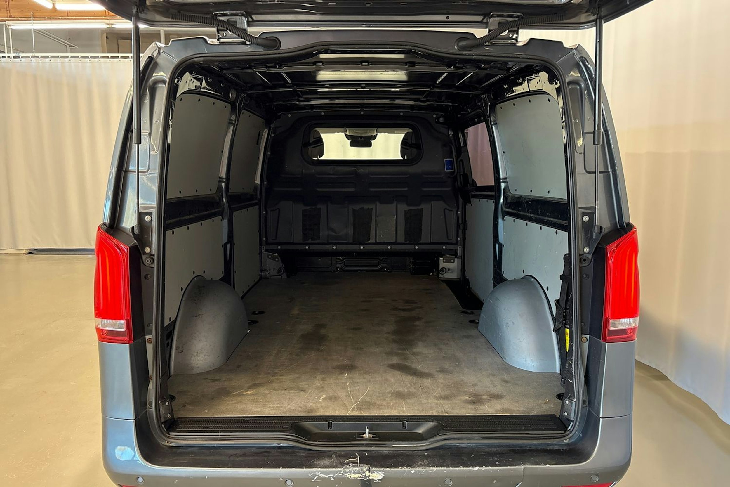 harmaa Mercedes-Benz Vito 2016 kuva 24.