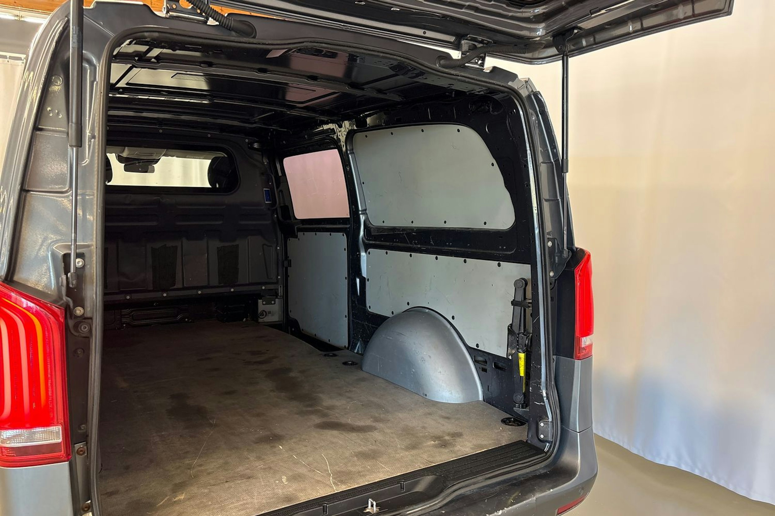 harmaa Mercedes-Benz Vito 2016 kuva 25.