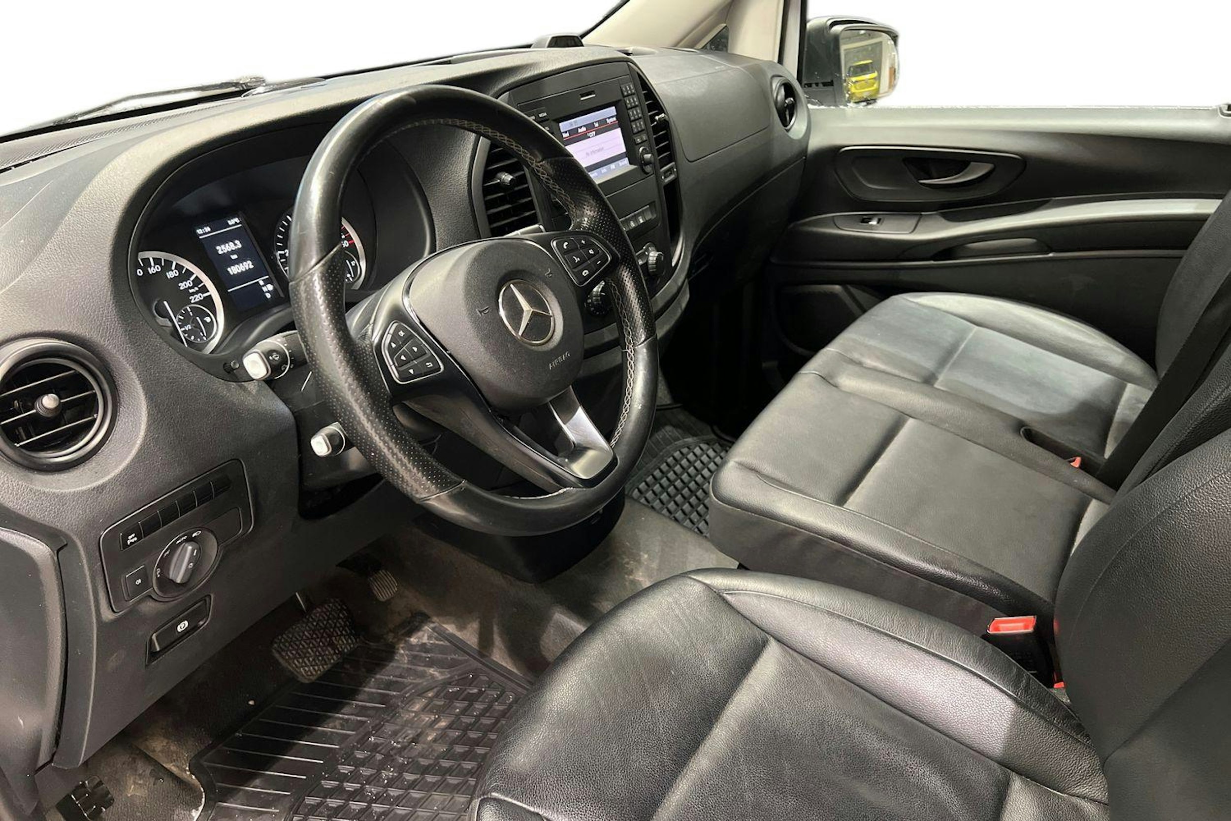 Valkoinen Mercedes-Benz Vito 2016 kuva 3.