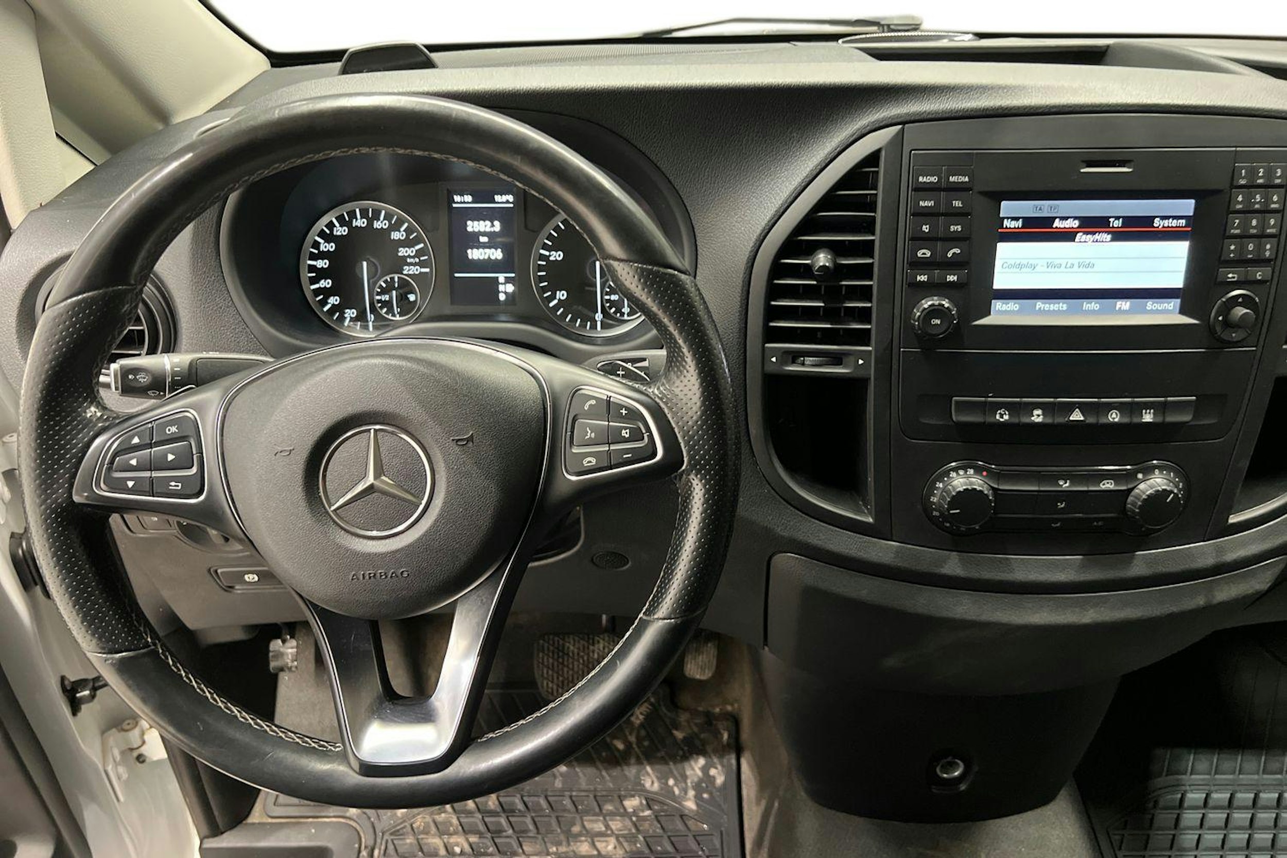 Valkoinen Mercedes-Benz Vito 2016 kuva 9.