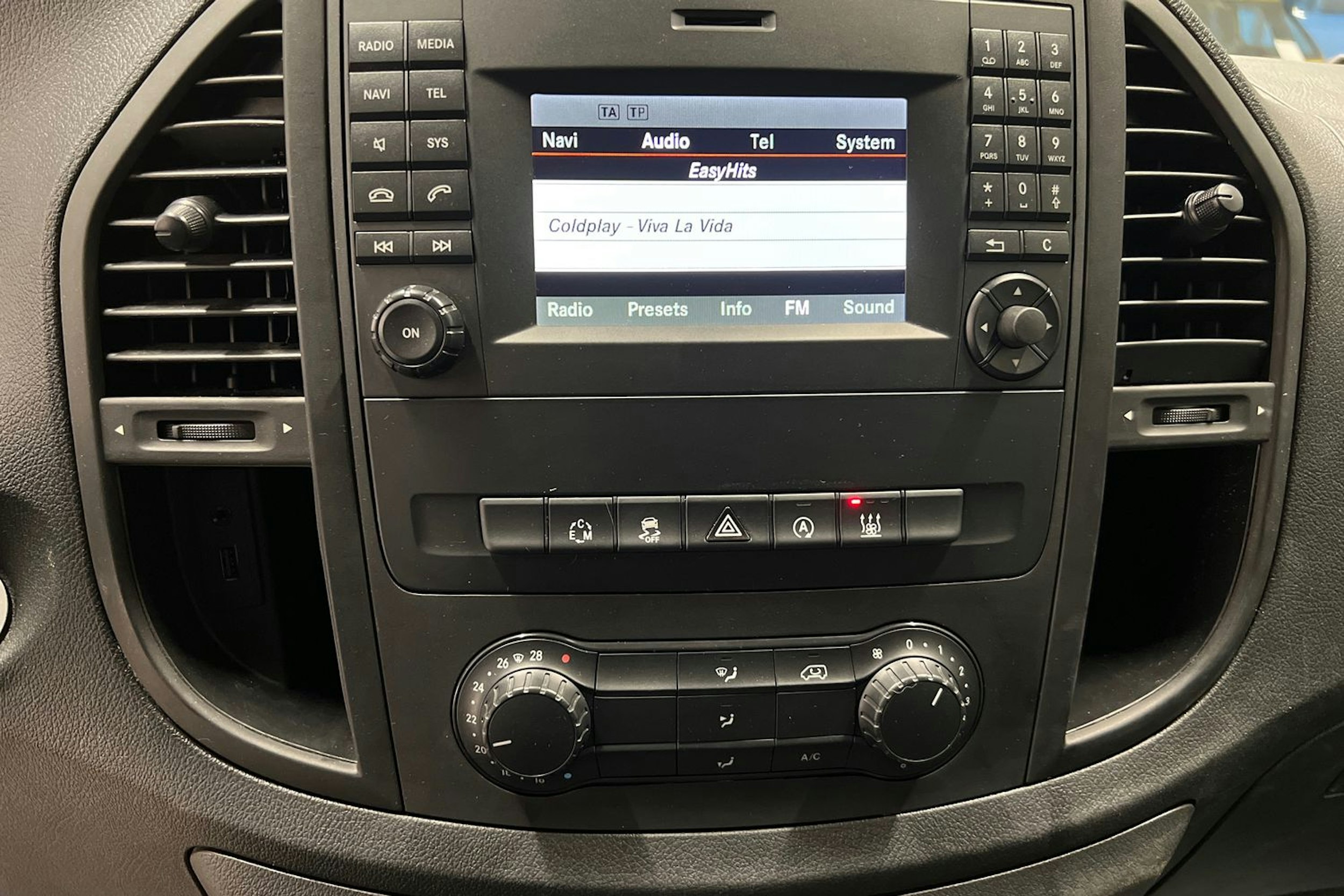 Valkoinen Mercedes-Benz Vito 2016 kuva 15.