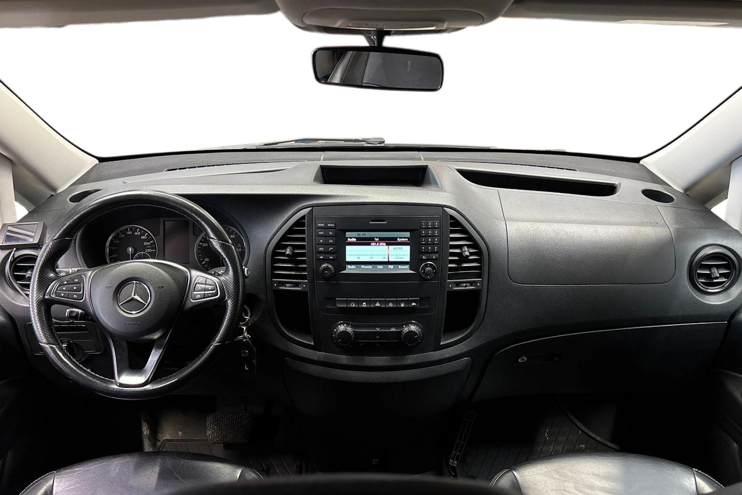 musta Mercedes-Benz Vito 2016 kuva 7.