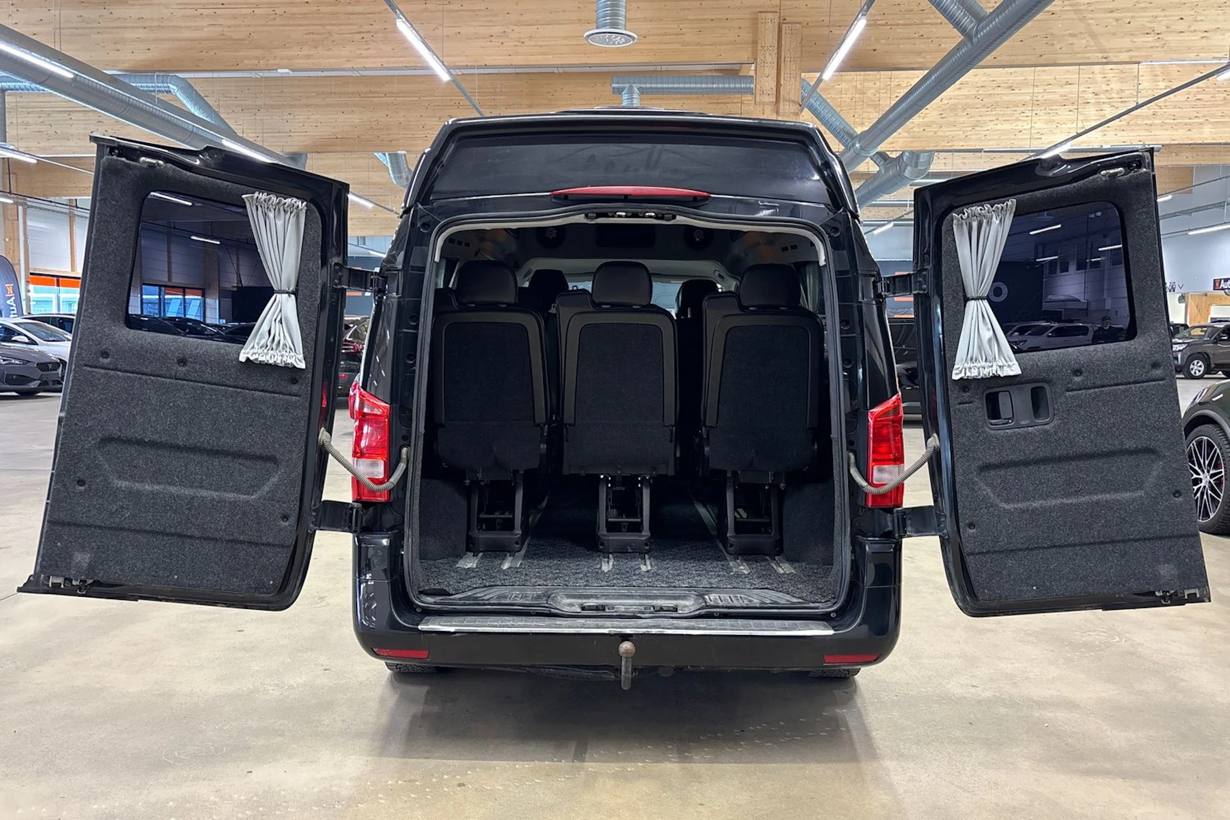 musta Mercedes-Benz Vito 2016 kuva 25.
