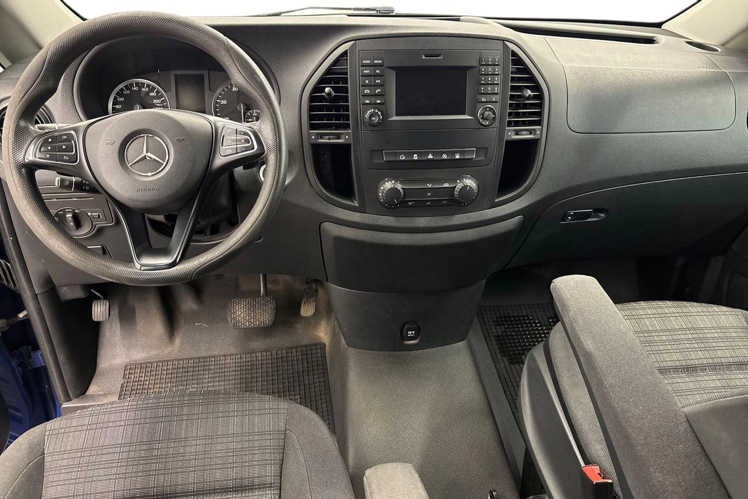 sininen Mercedes-Benz Vito 2016 kuva 9.