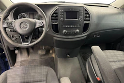 sininen Mercedes-Benz Vito 2016 kuva 9.