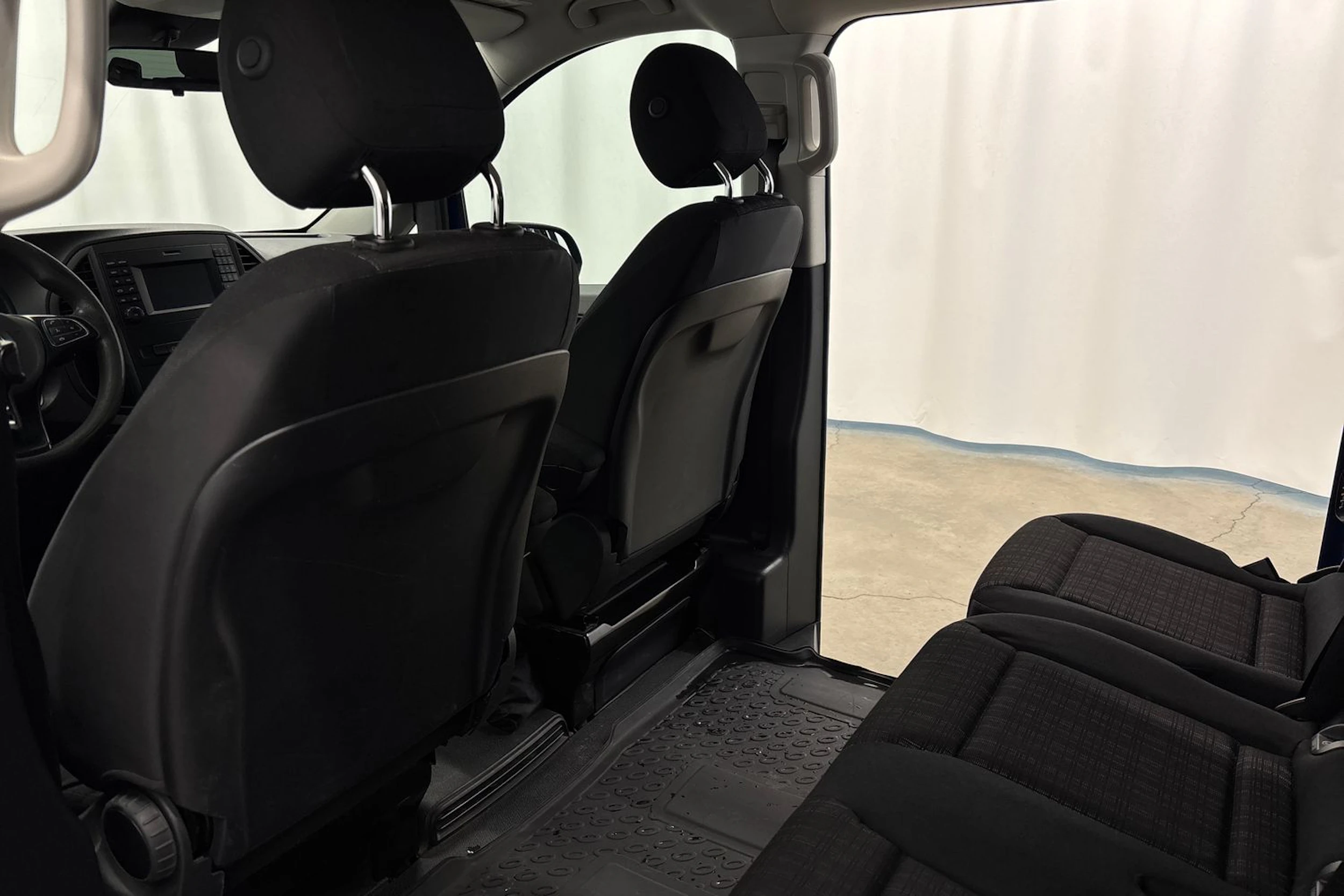 sininen Mercedes-Benz Vito 2016 kuva 23.