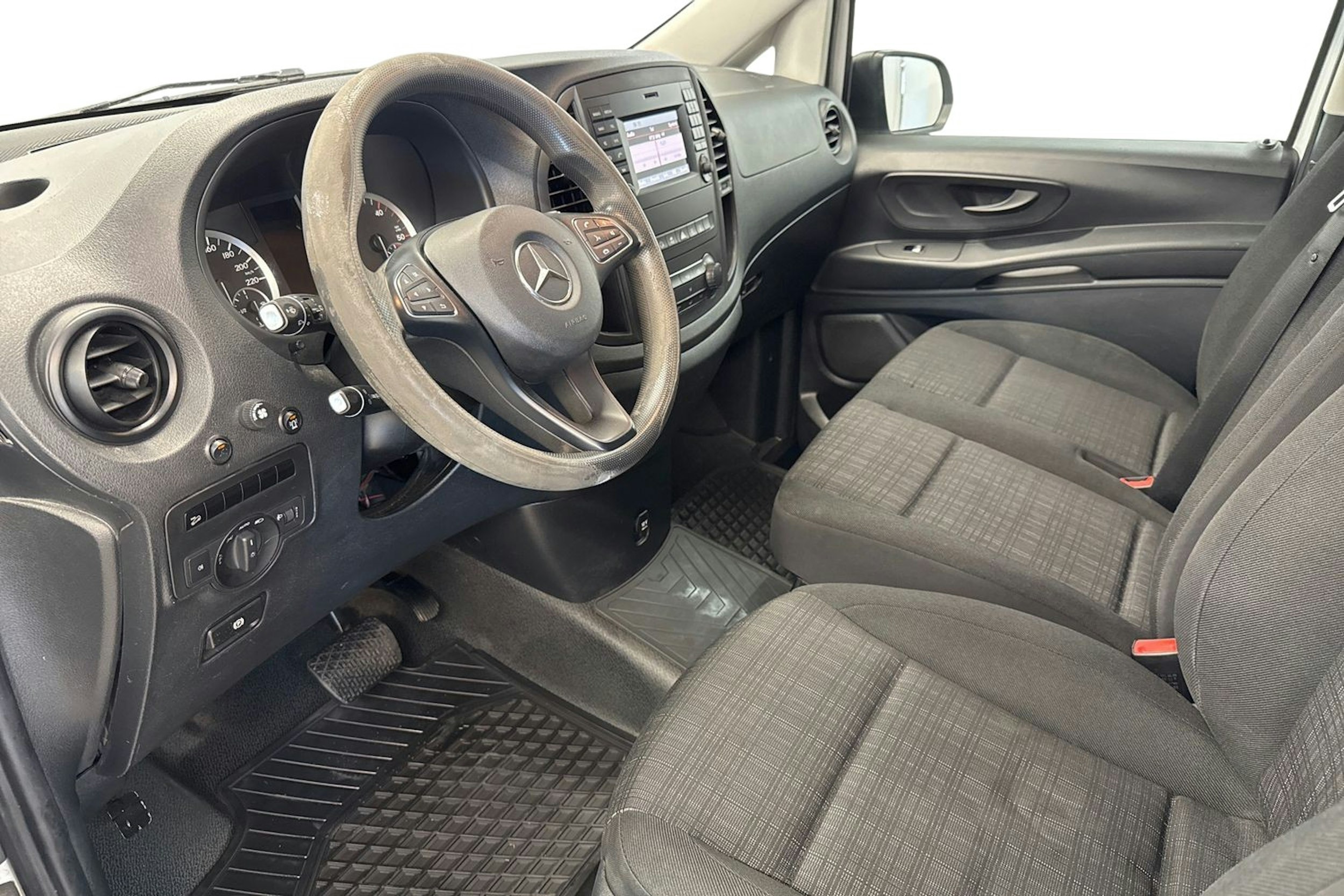 valkoinen Mercedes-Benz Vito 2016 kuva 7.