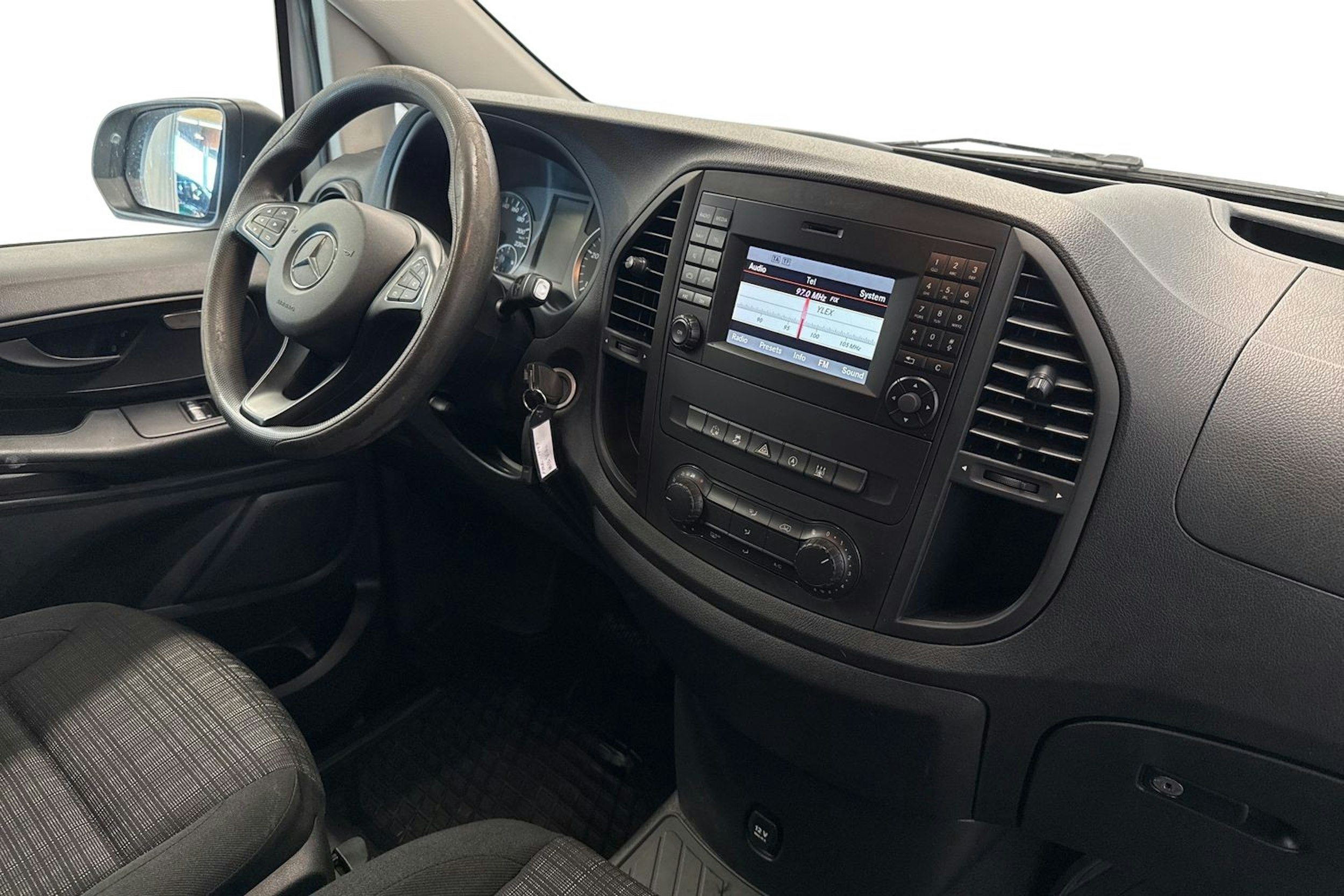 valkoinen Mercedes-Benz Vito 2016 kuva 10.