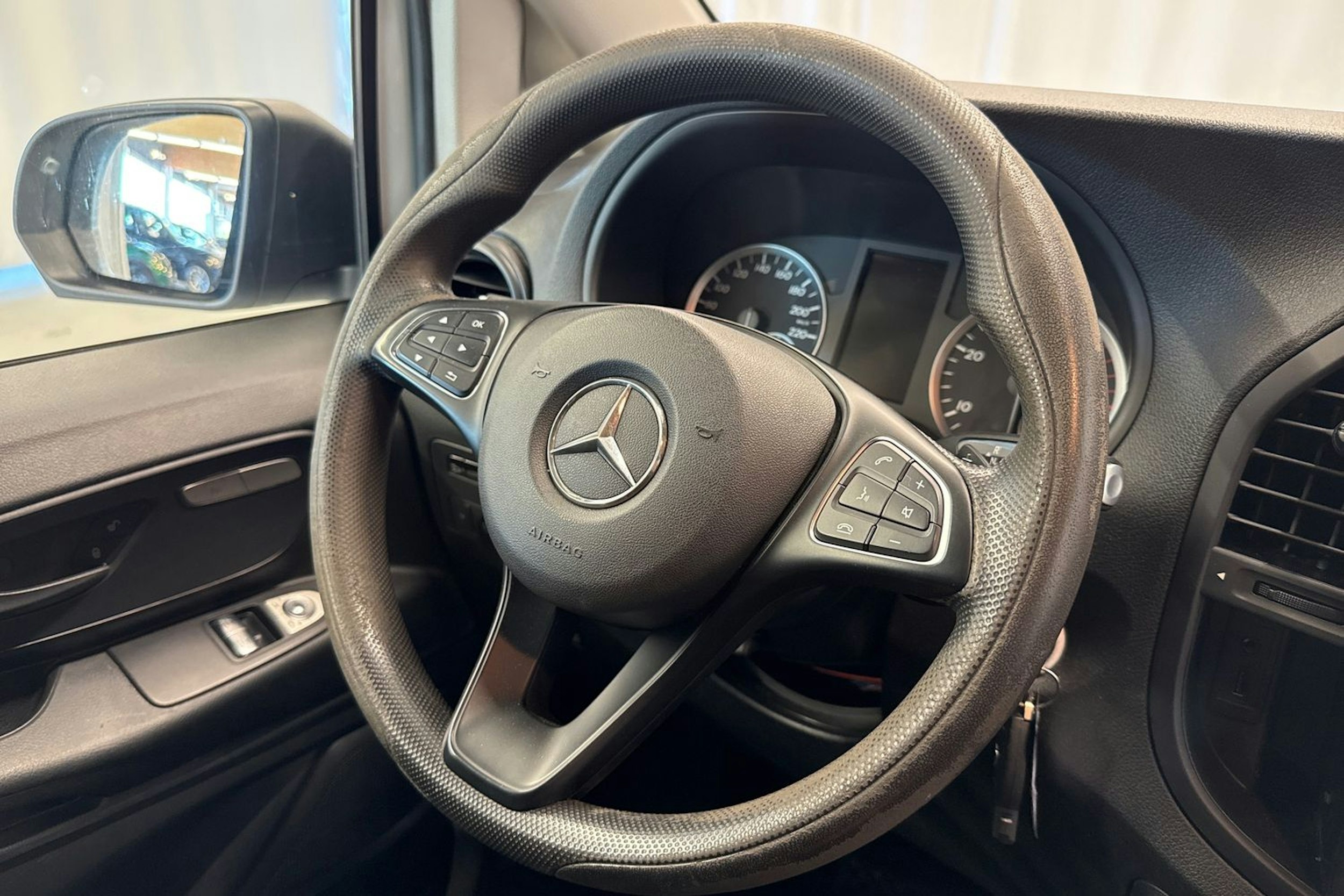 valkoinen Mercedes-Benz Vito 2016 kuva 13.