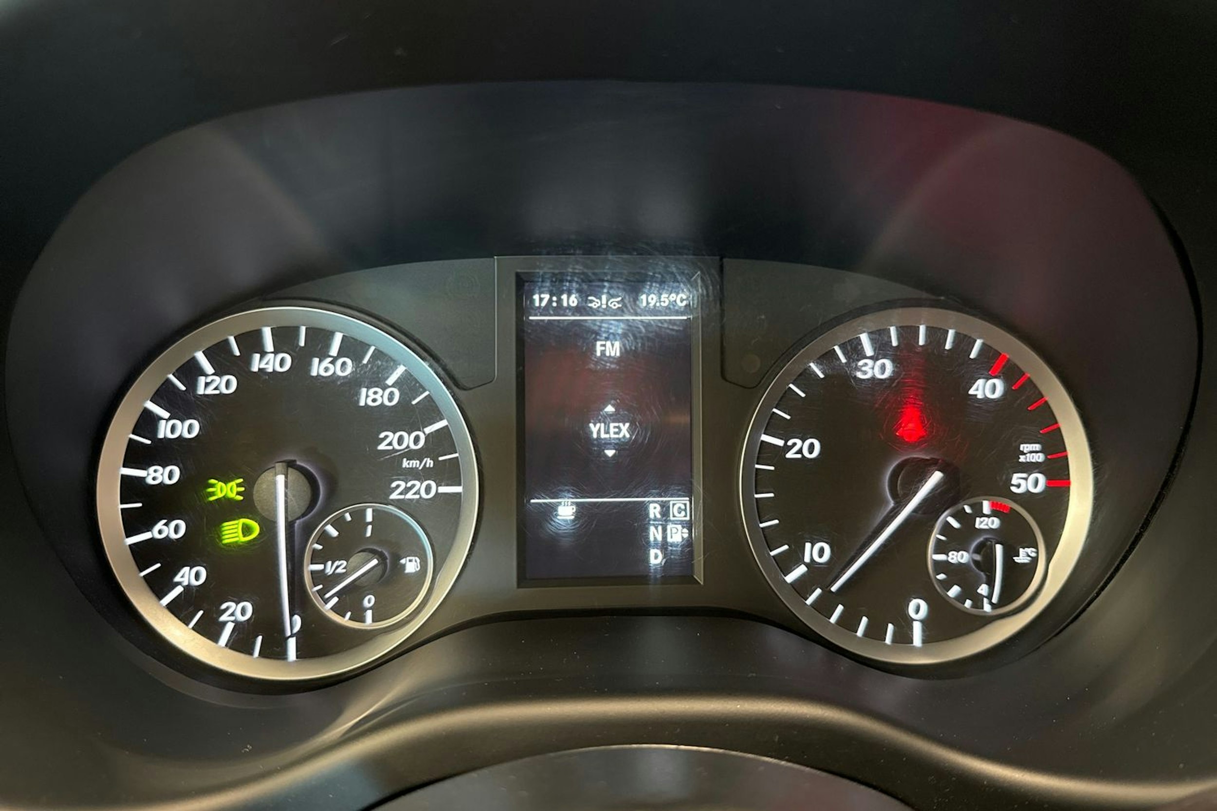 valkoinen Mercedes-Benz Vito 2016 kuva 16.