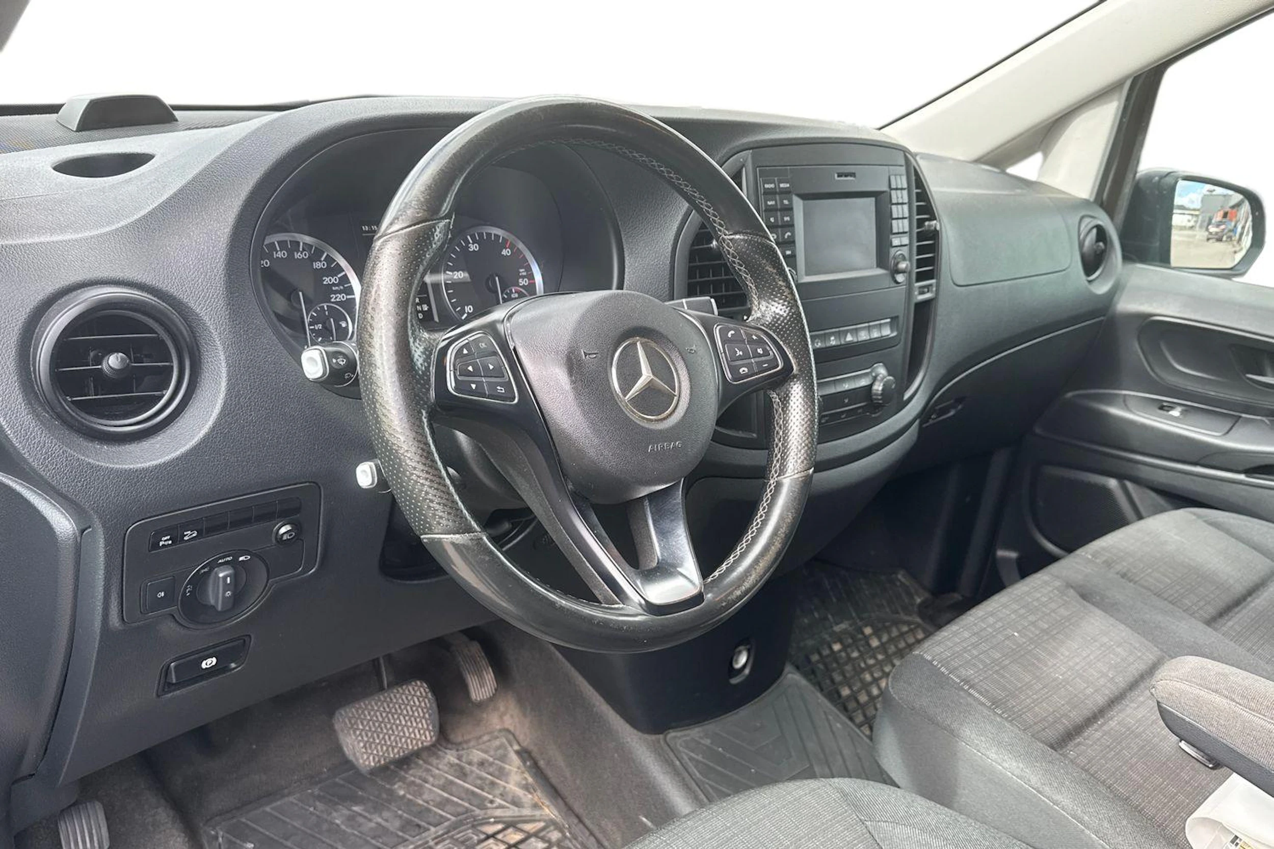 harmaa Mercedes-Benz Vito 2016 kuva 3.