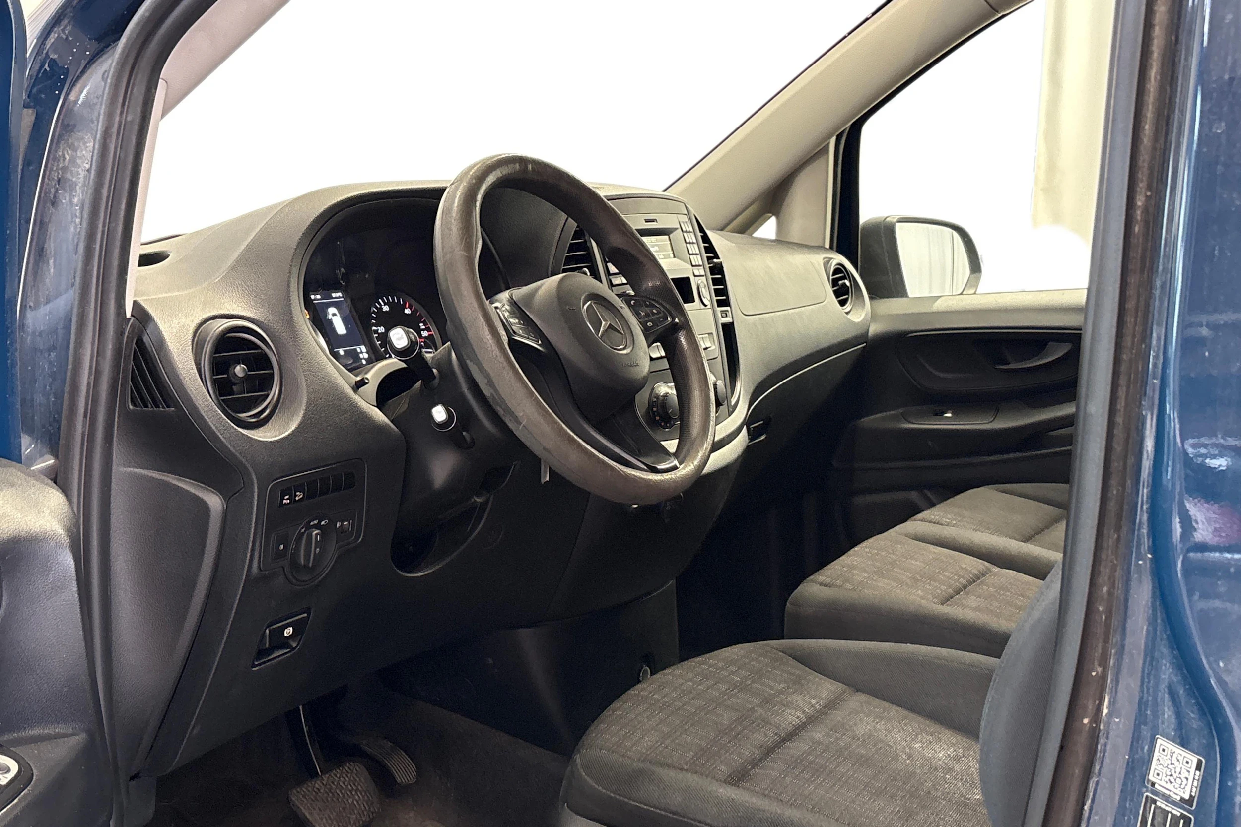 sininen Mercedes-Benz Vito 2016 kuva 3.