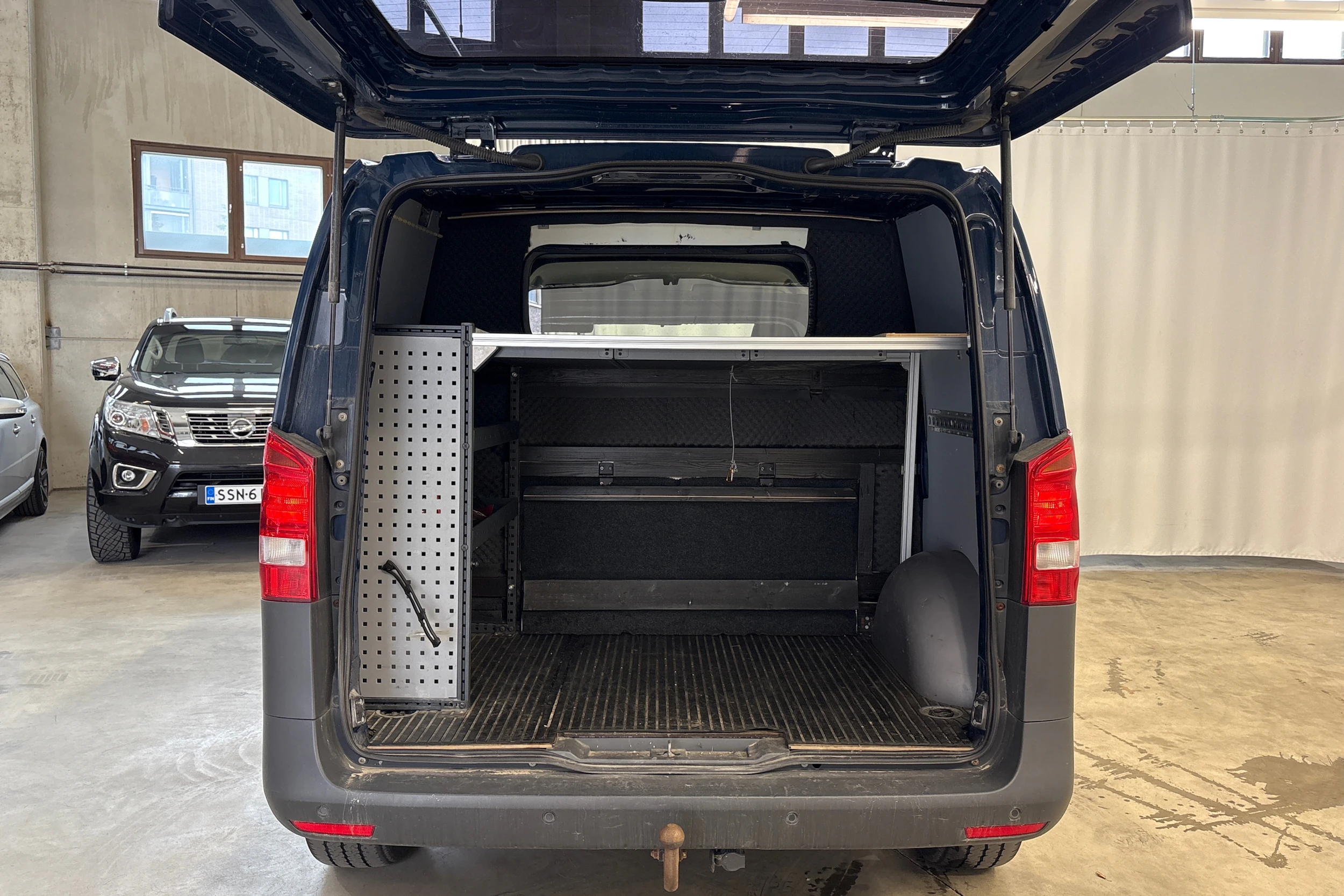 sininen Mercedes-Benz Vito 2016 kuva 4.
