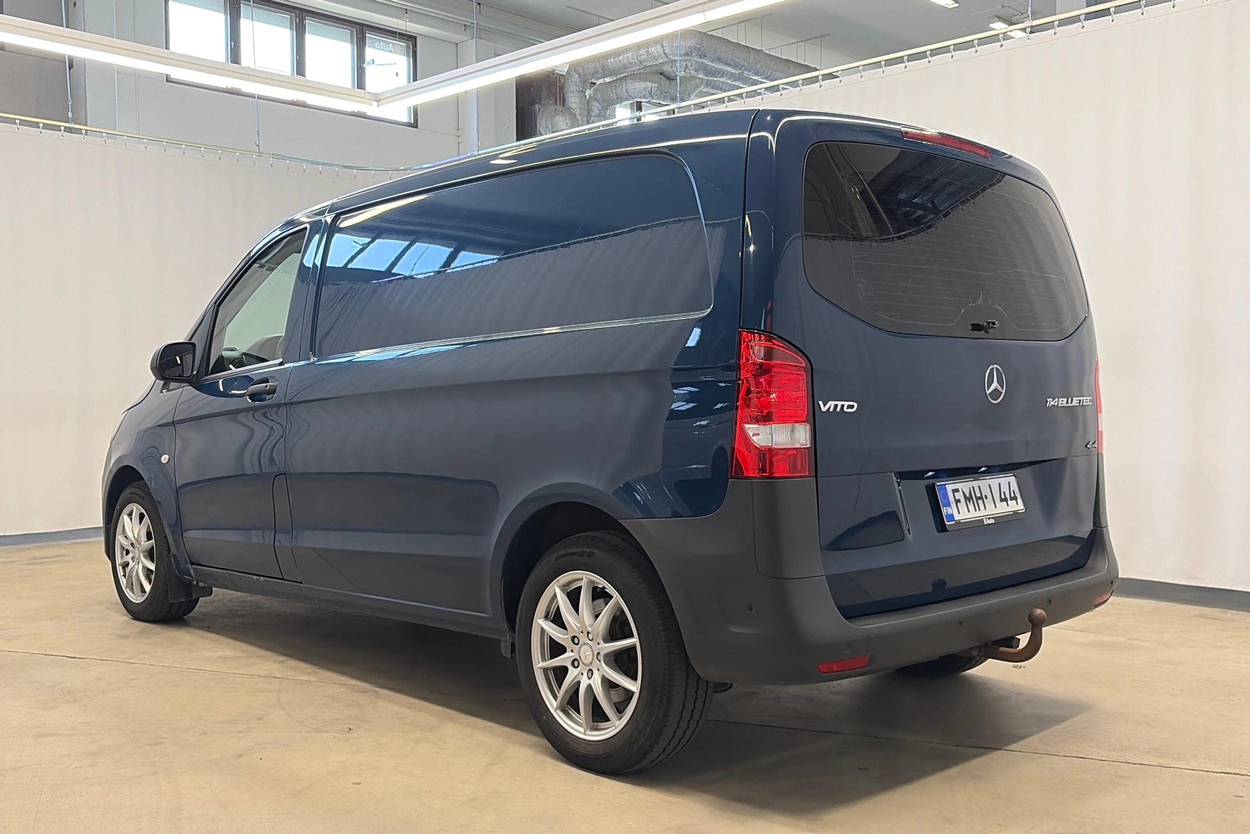 sininen Mercedes-Benz Vito 2016 kuva 6.