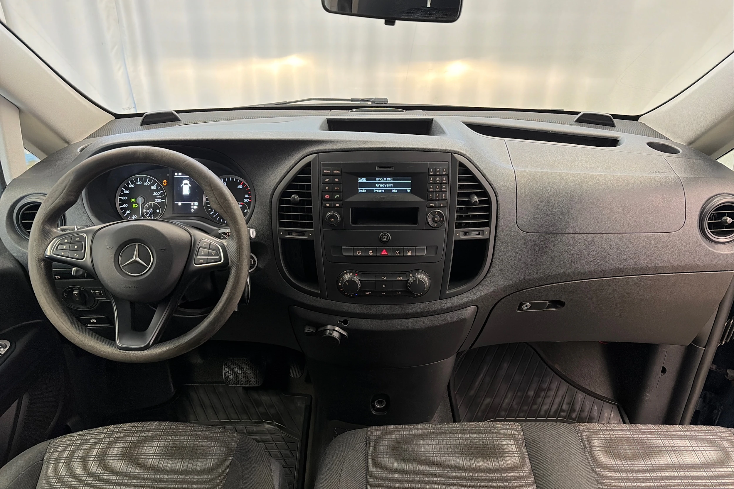 sininen Mercedes-Benz Vito 2016 kuva 10.