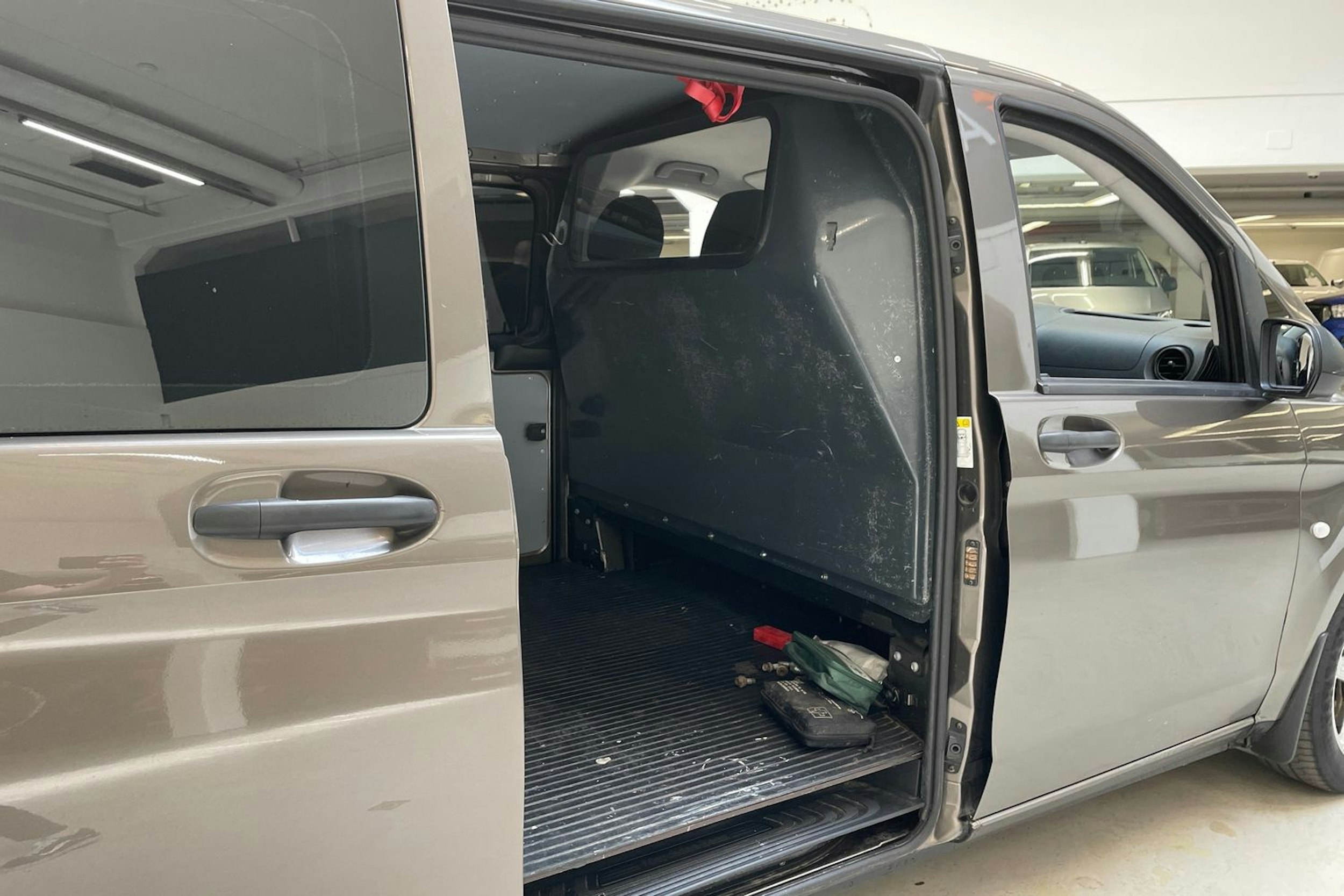 harmaa Mercedes-Benz Vito 2016 kuva 14.