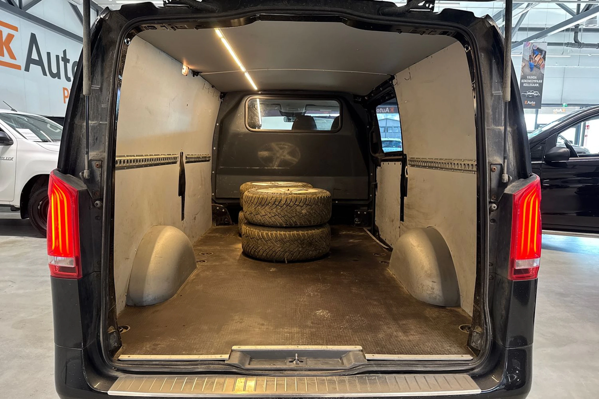musta Mercedes-Benz Vito 2016 kuva 4.