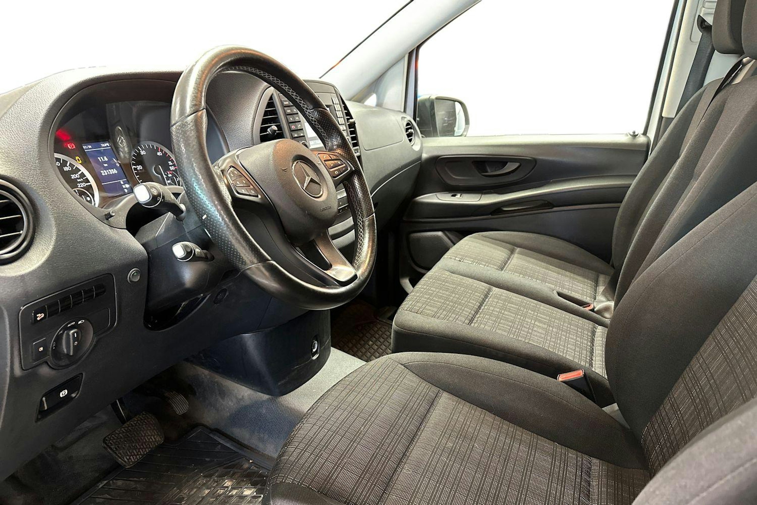 valkoinen Mercedes-Benz Vito 2016 kuva 6.